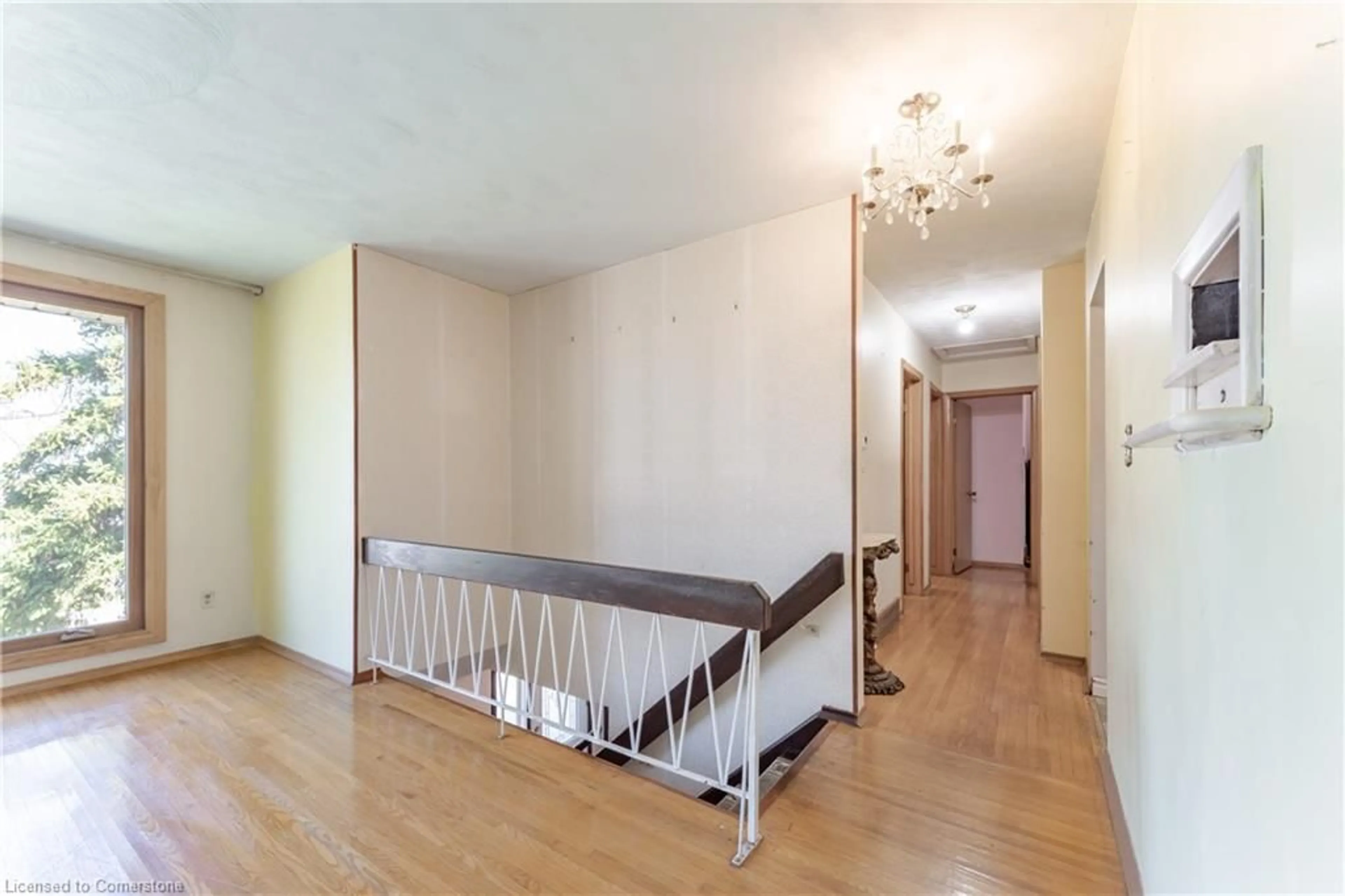 A pic of a room for 181 Burrwood Dr, Hamilton Ontario L9C 3T3