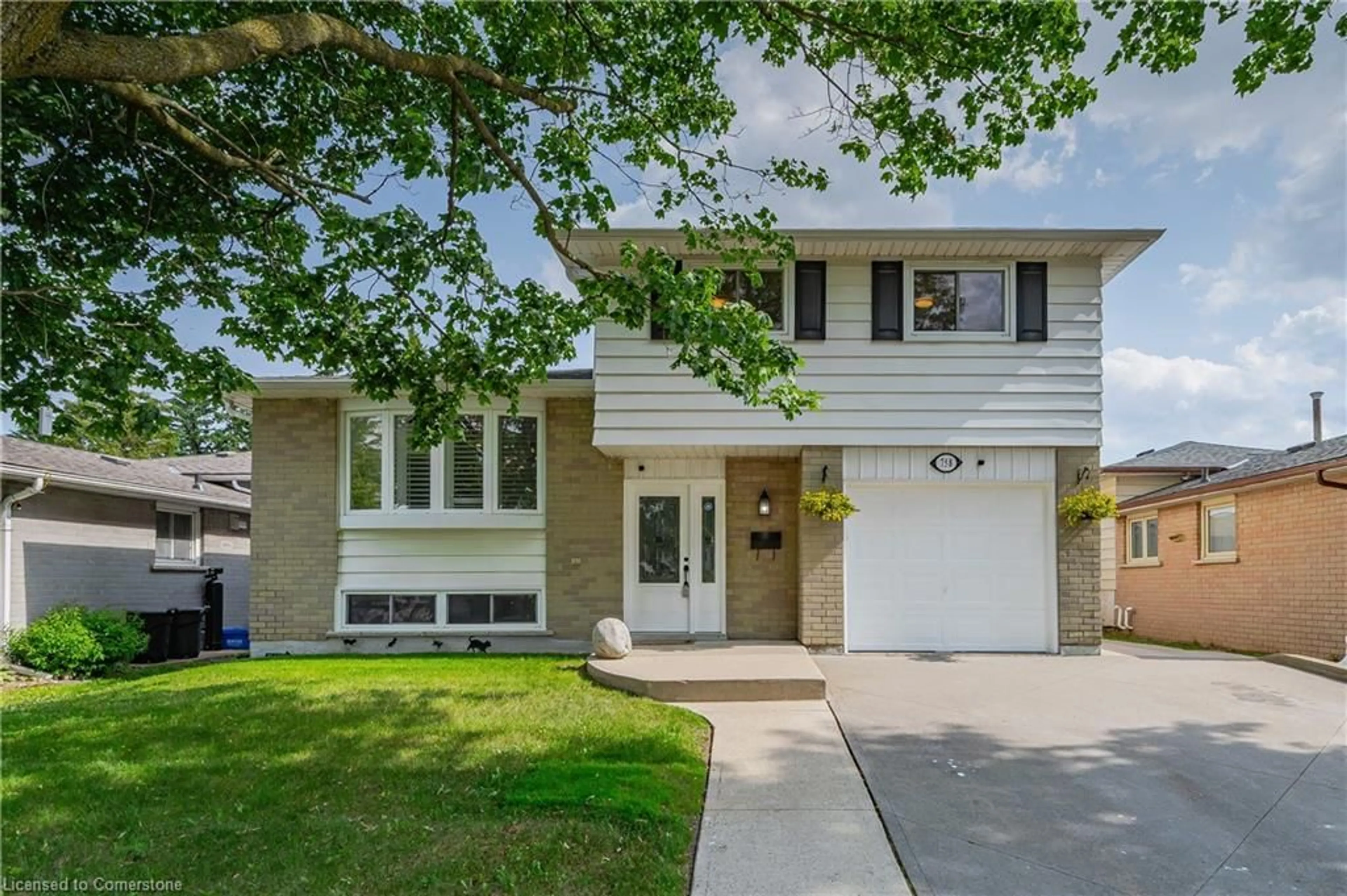 Home with vinyl exterior material, street for 758 Kummer Cres, Cambridge Ontario N3H 4Z1
