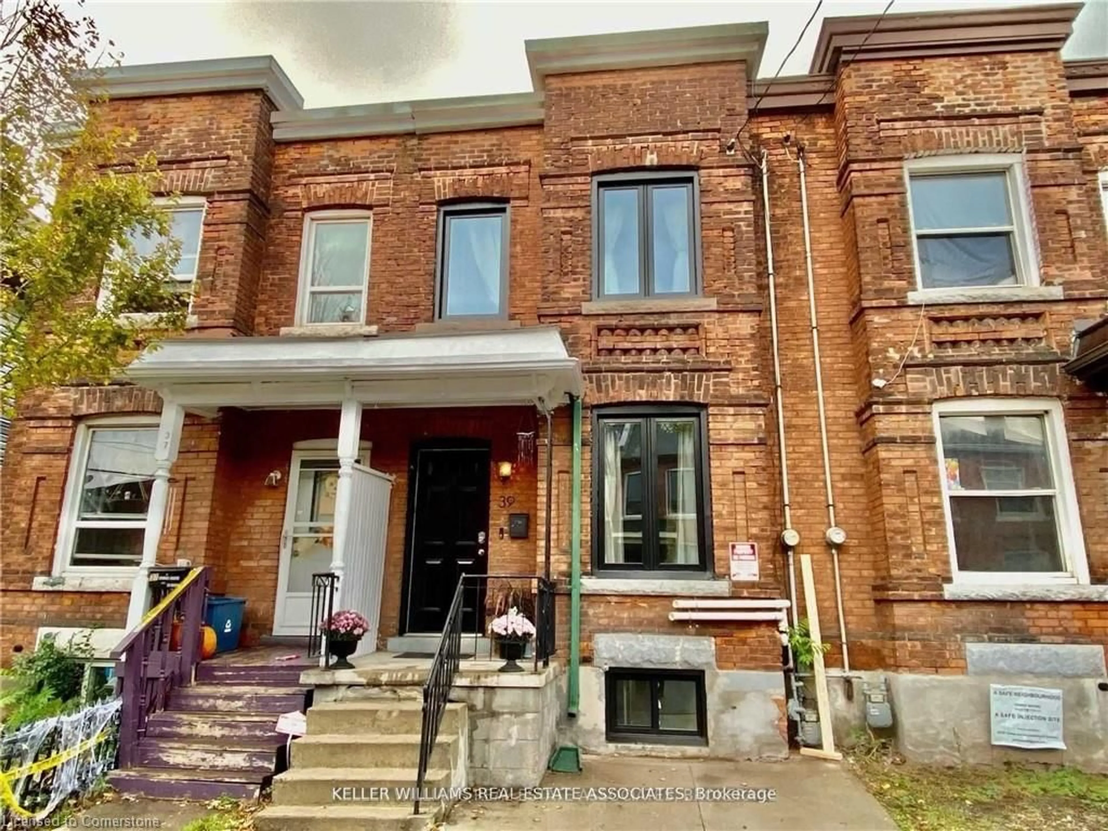 Home with brick exterior material, street for 39 Madison Ave, Hamilton Ontario L8L 5Y5
