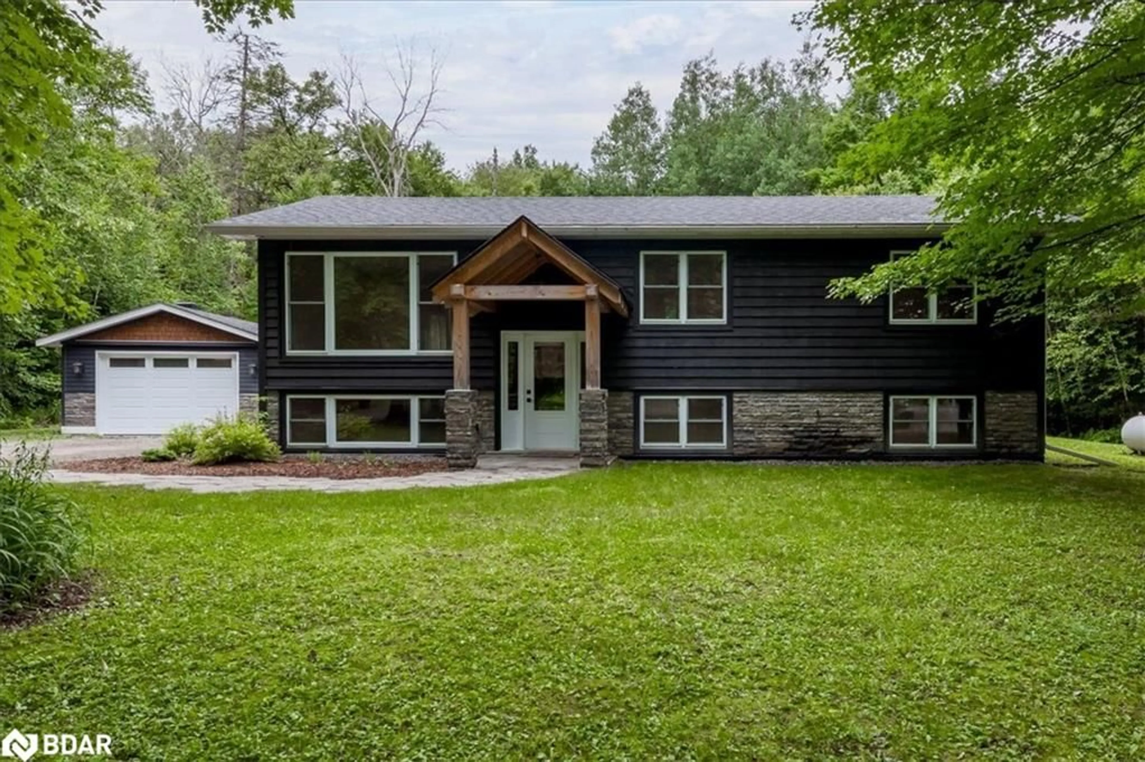 Home with vinyl exterior material, unknown for 682 Stephenson Road 2 Rd, Port Sydney Ontario P0B 1L0