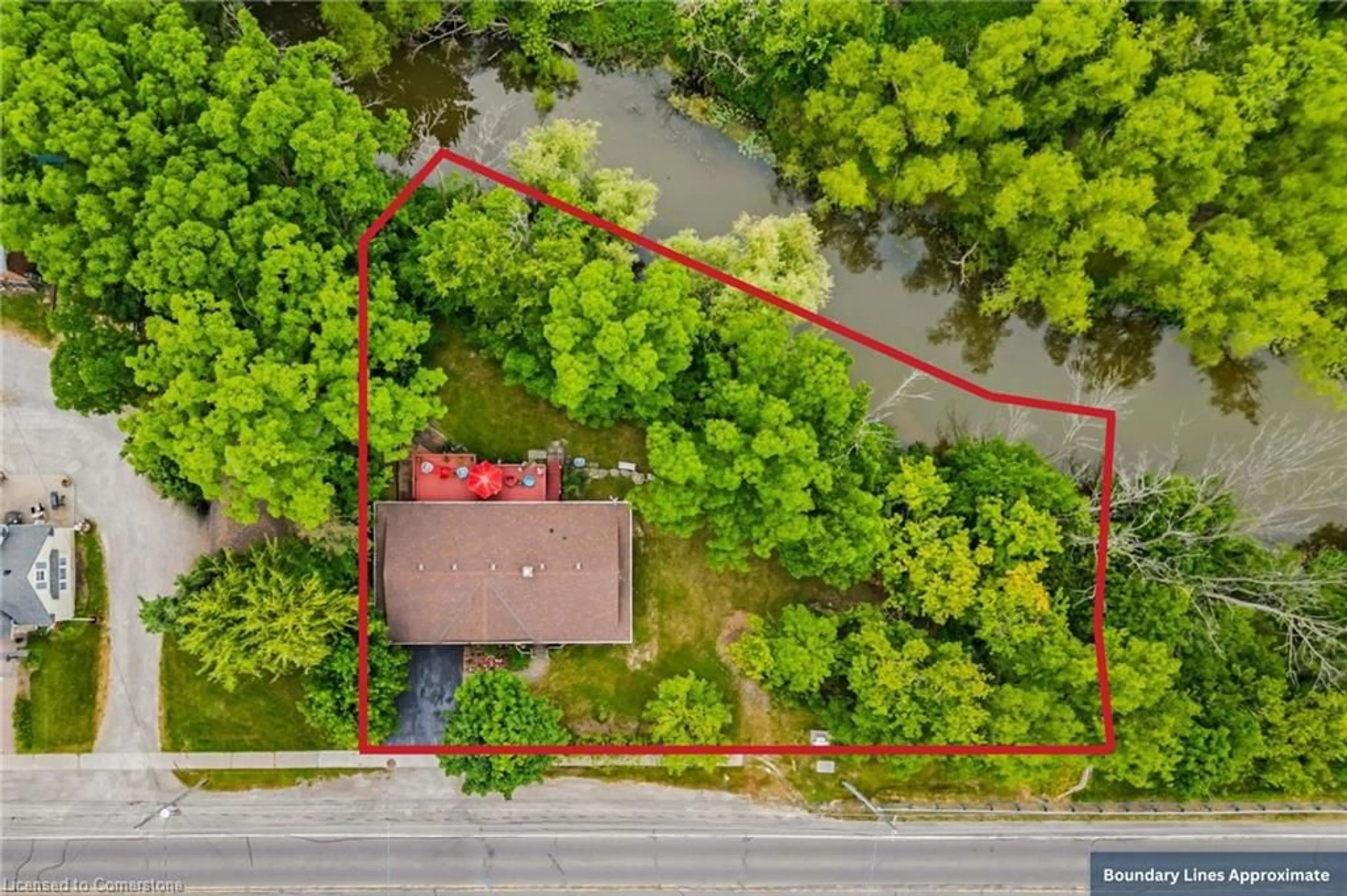 A pic from outside/outdoor area/front of a property/back of a property/a pic from drone, unknown for 280 West St, Smithville Ontario L0R 2A0