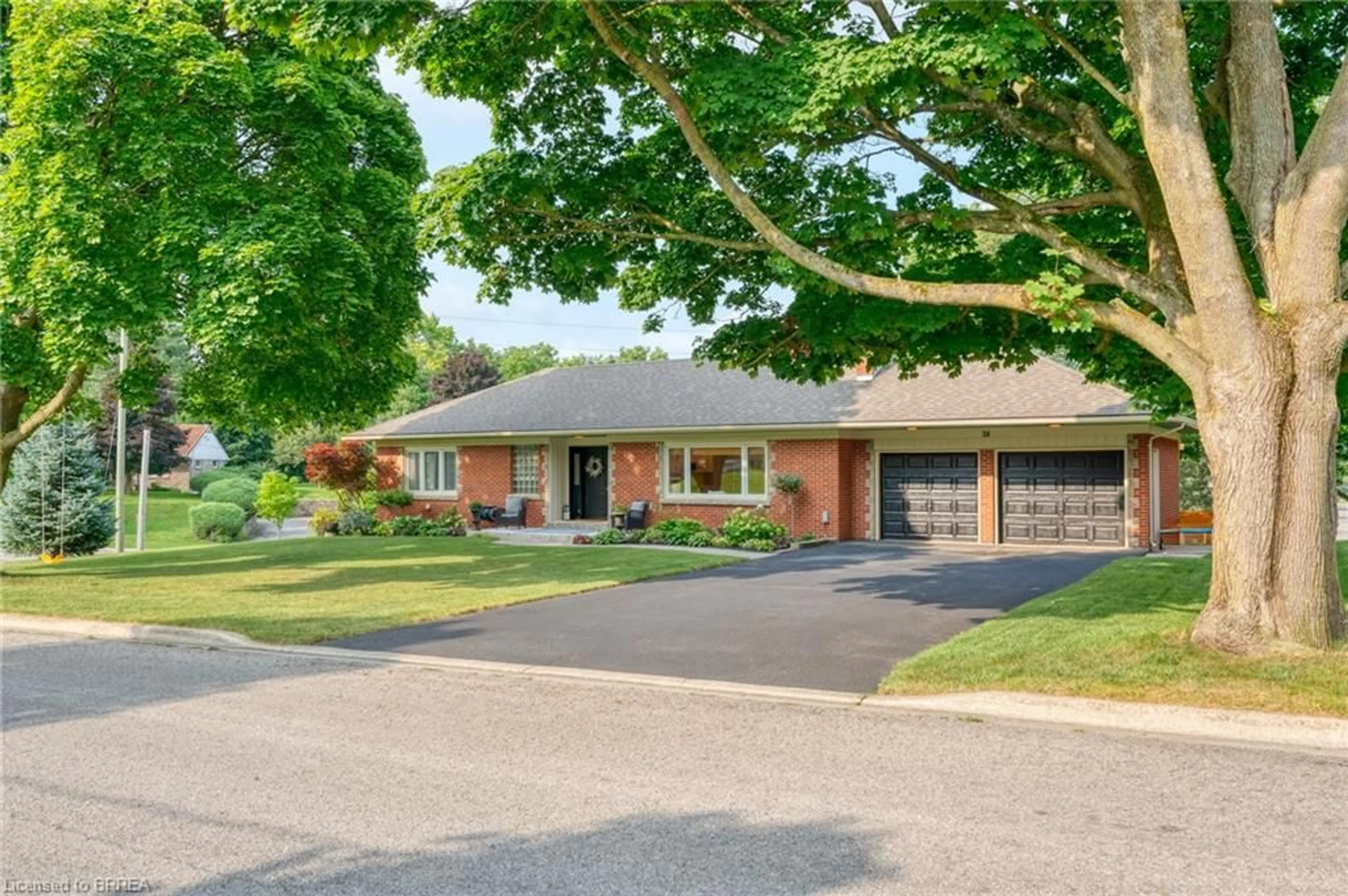 Home with brick exterior material, street for 26 Simcoe Blvd, Simcoe Ontario N3Y 3L7
