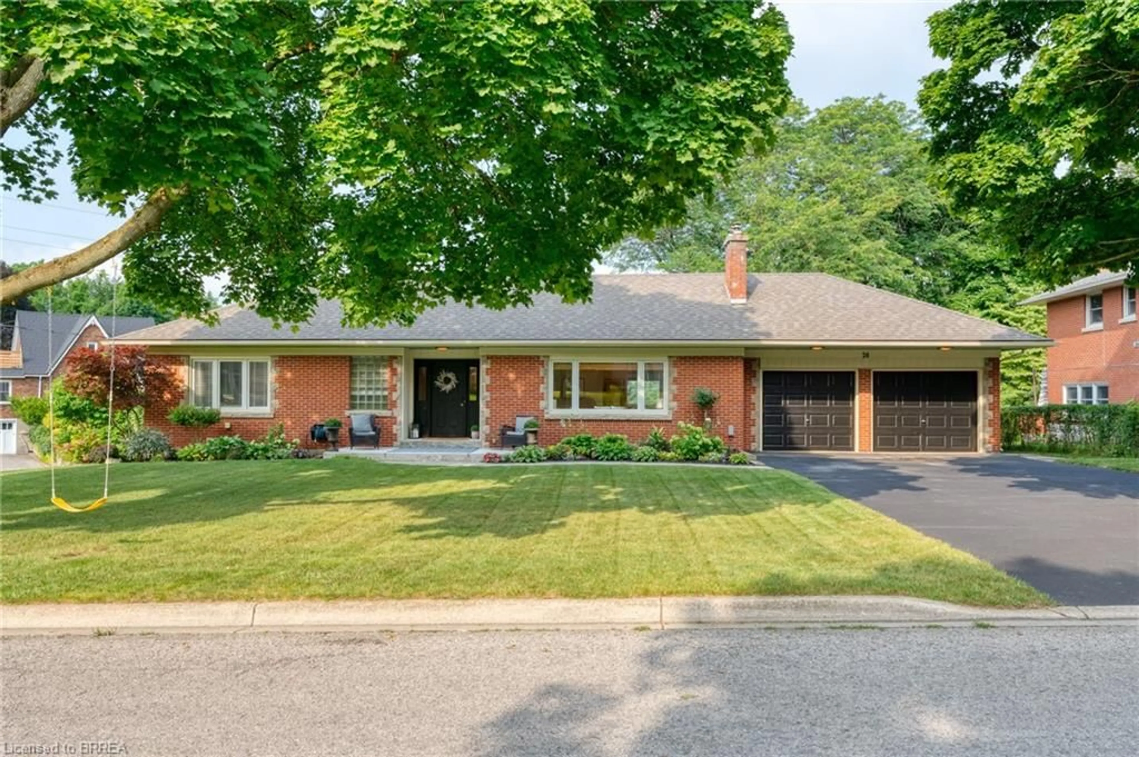 Home with brick exterior material, street for 26 Simcoe Blvd, Simcoe Ontario N3Y 3L7
