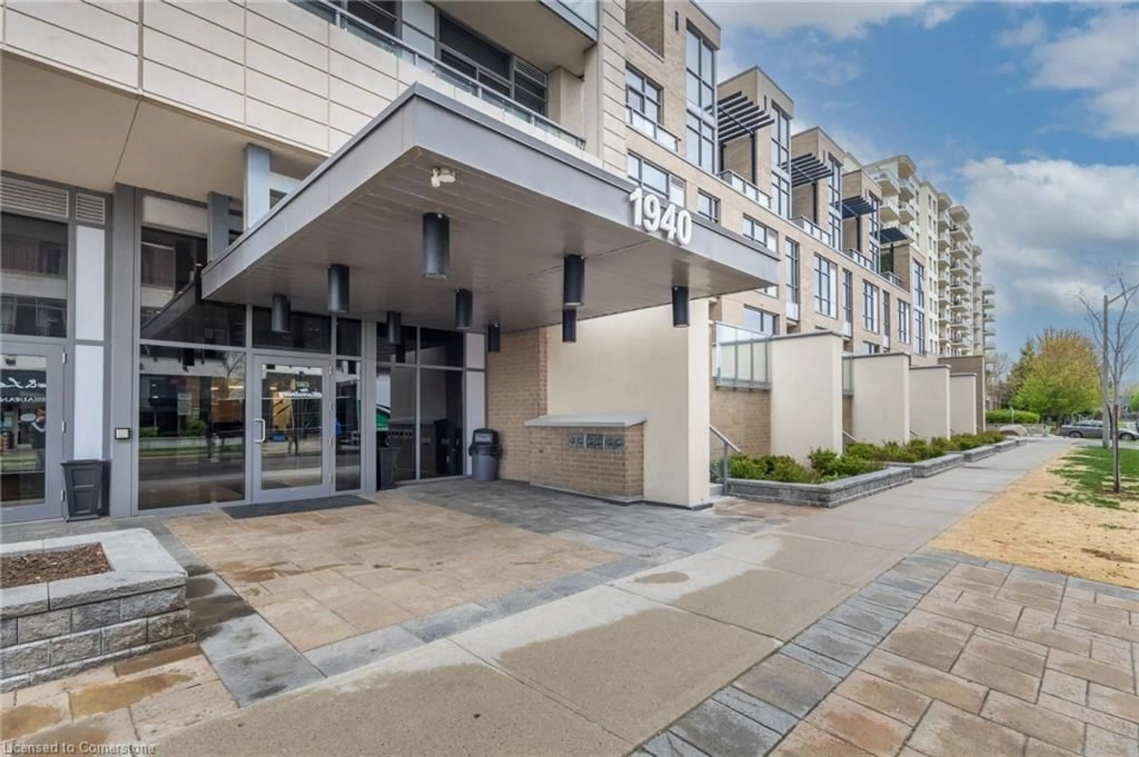 Patio, street for 1940 Ironstone Dr #311, Burlington Ontario L7L 0E4