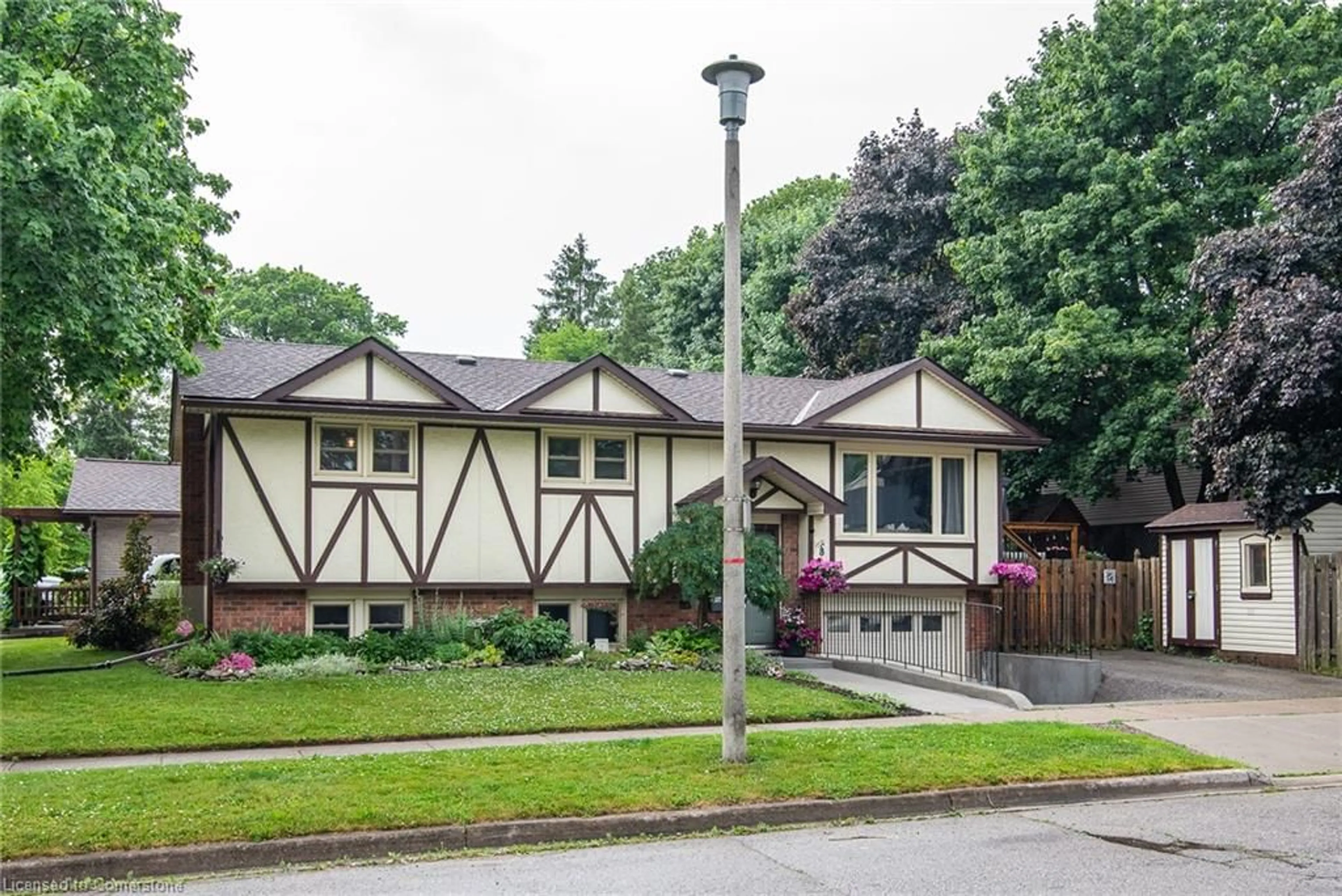 Home with vinyl exterior material, street for 8 Byton Lane, Cambridge Ontario N1S 4L9