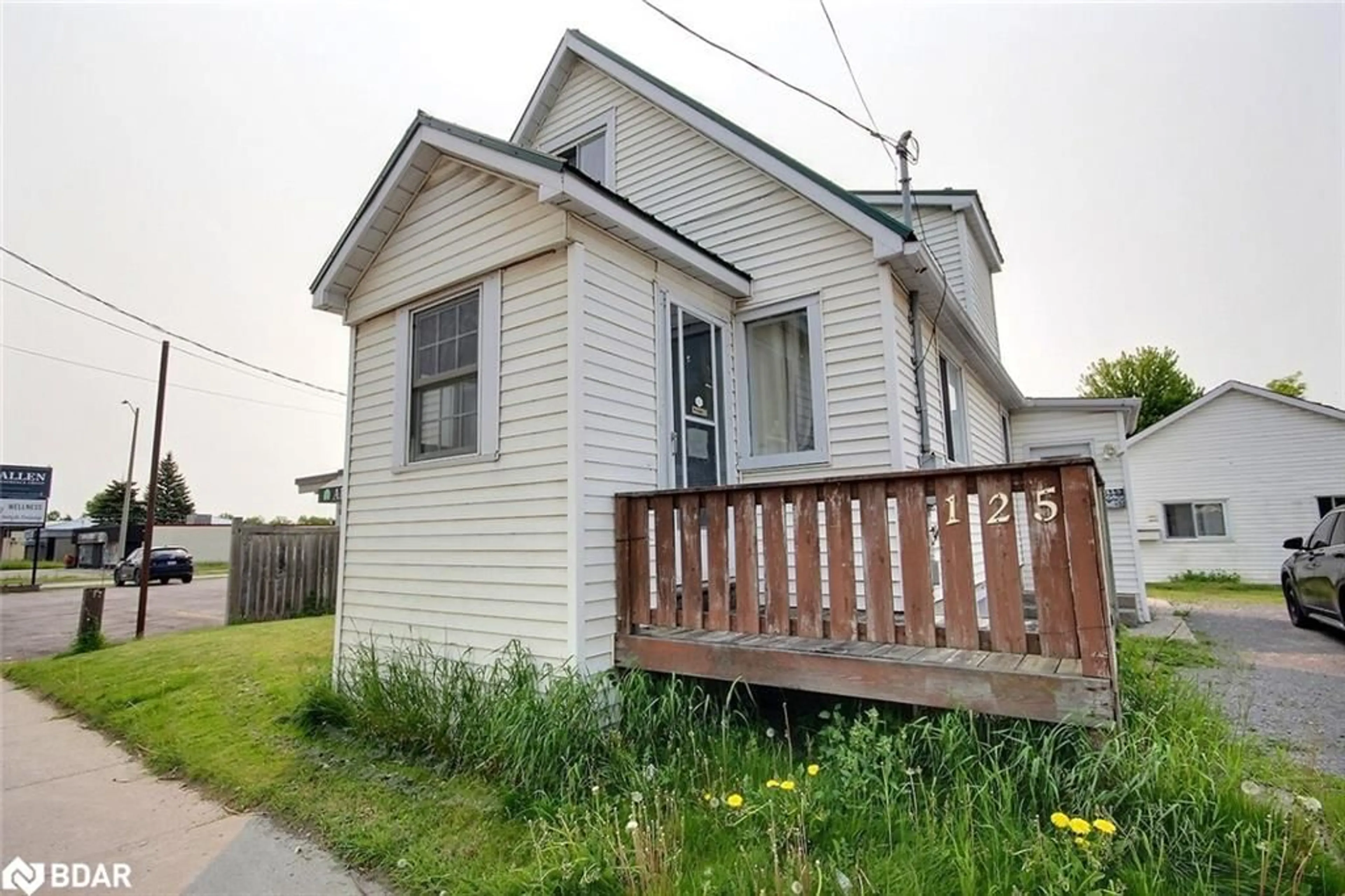 Shed for 125 College St, Belleville Ontario K8P 2G3