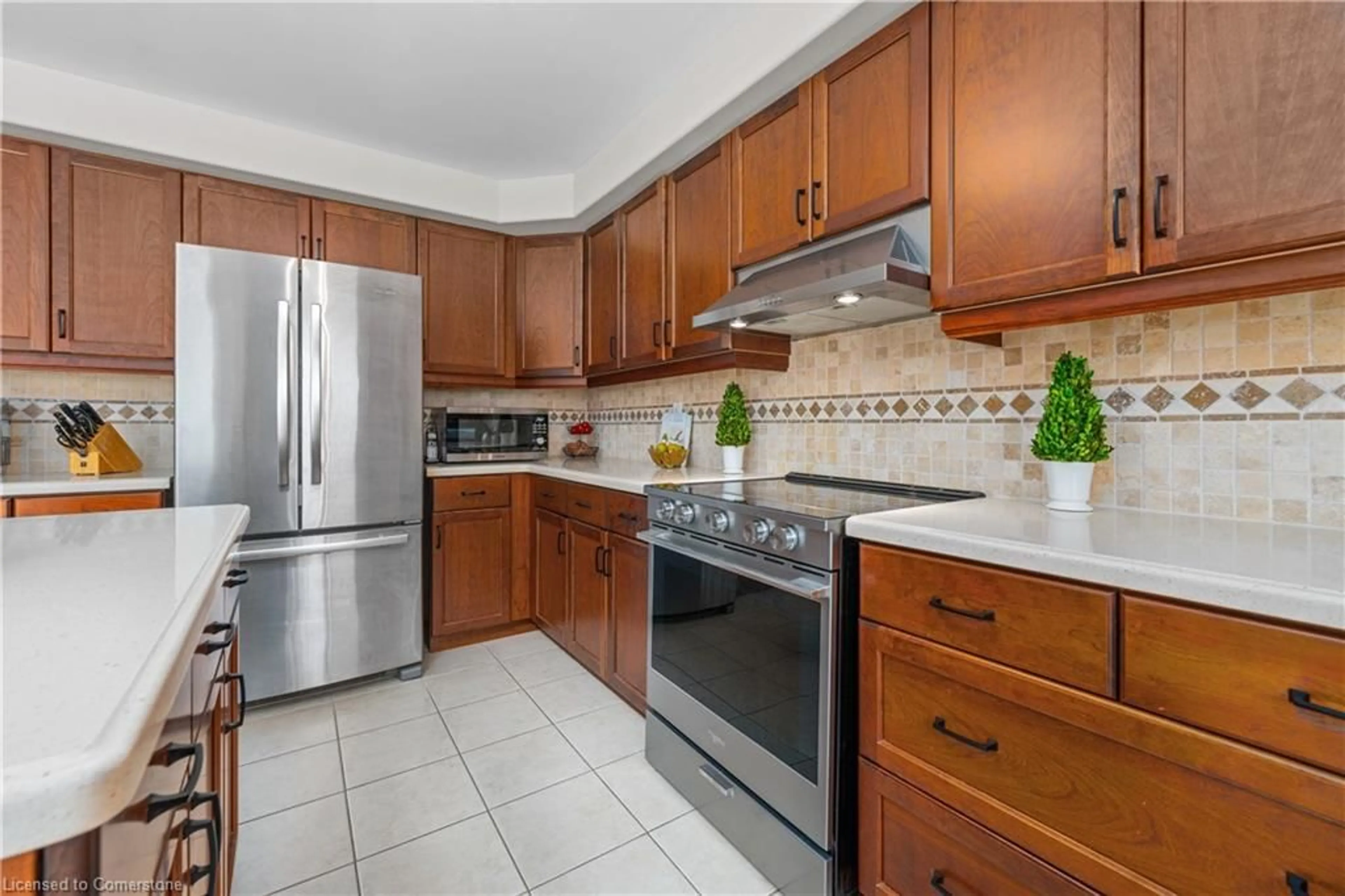 Standard kitchen, ceramic/tile floor for 78 Lorne Avenue Ave, Grimsby Ontario L3M 2J1