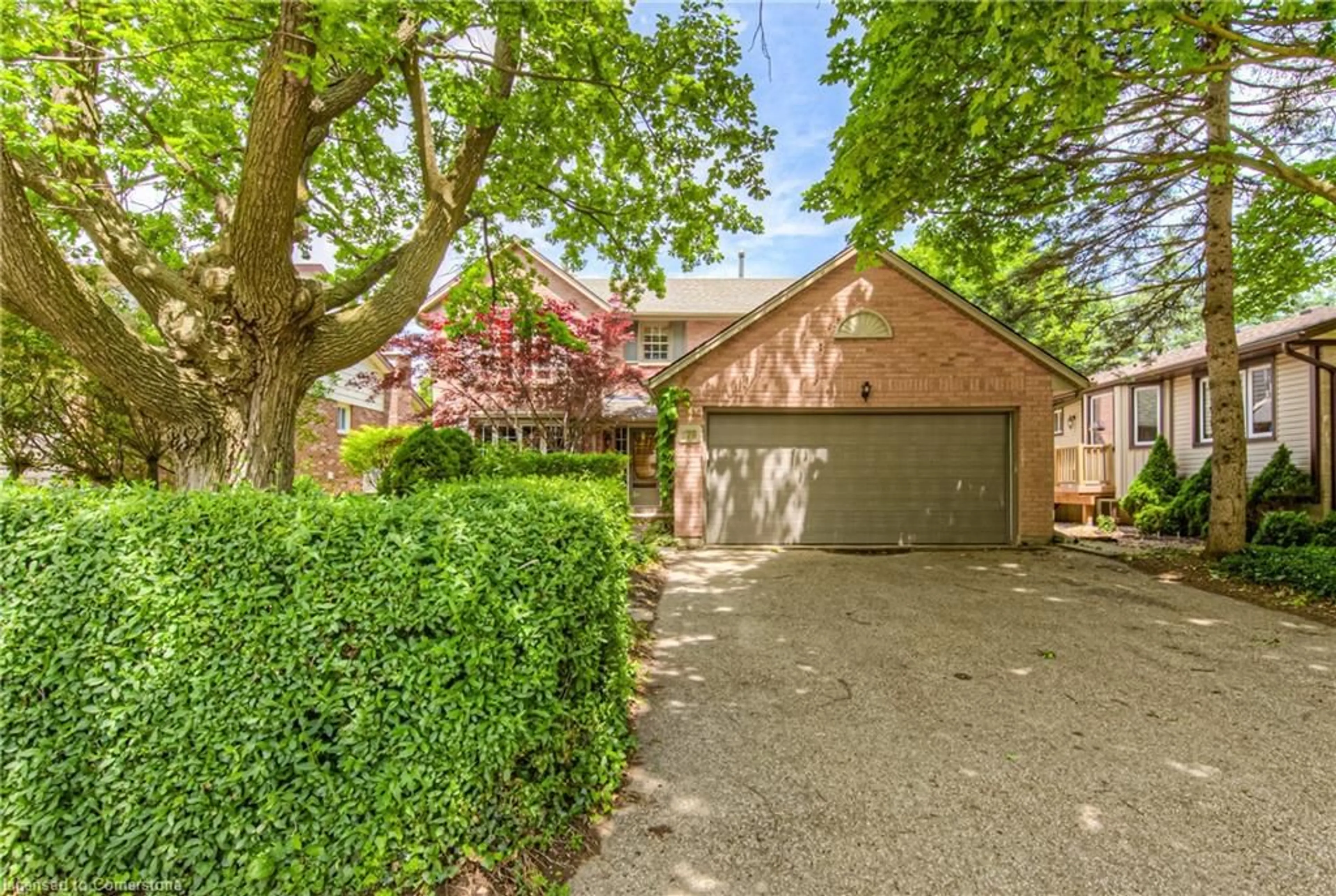 A pic from outside/outdoor area/front of a property/back of a property/a pic from drone, street for 179 Woodbend Cres, Waterloo Ontario N2T 1G9