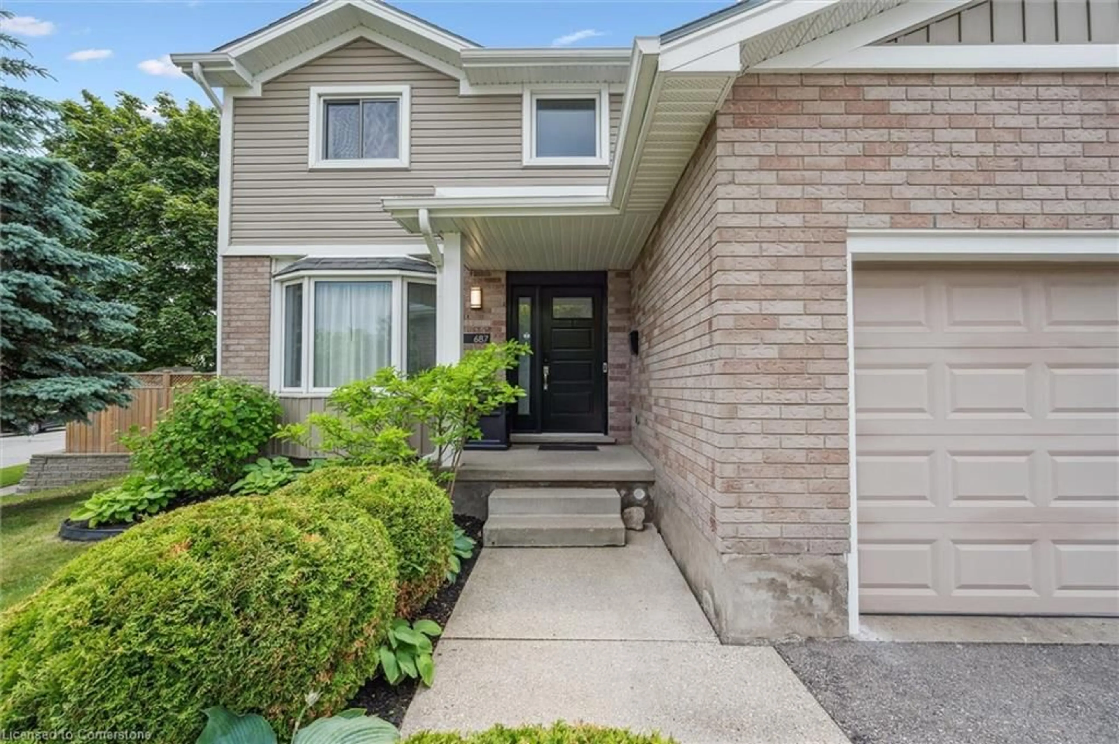 Home with brick exterior material, street for 687 Champlain Blvd, Cambridge Ontario N1R 7Z8