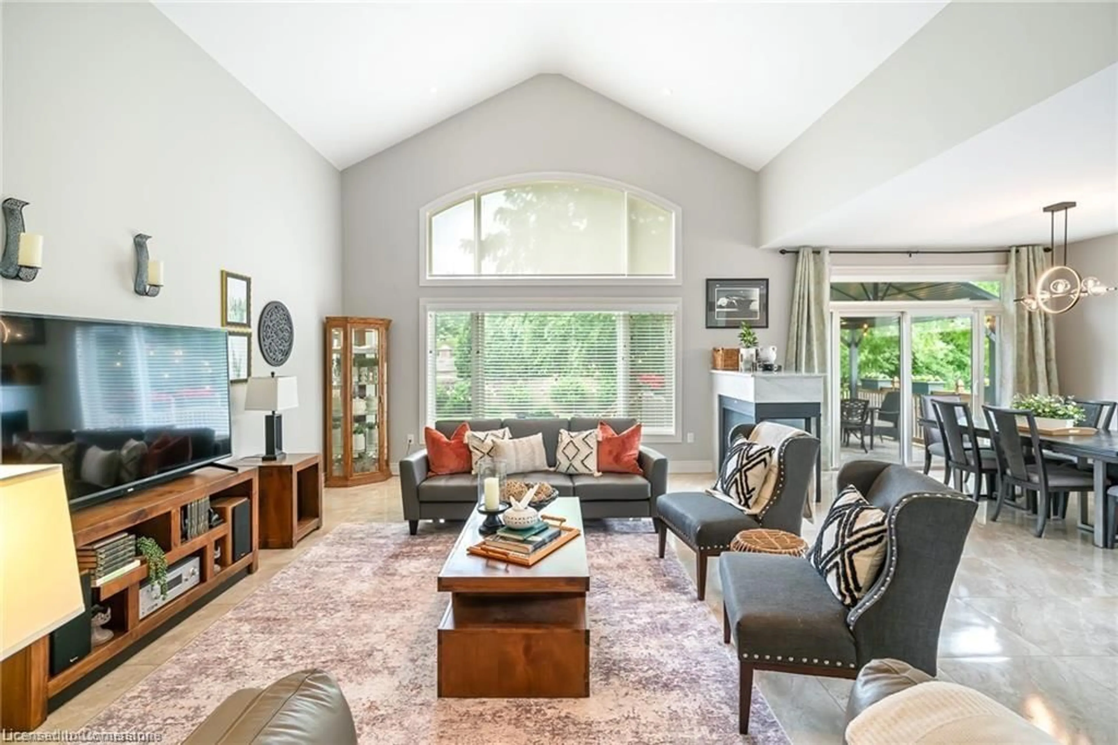 Living room with furniture, unknown for 48 Casablanca Blvd, Grimsby Ontario L3M 3Z2