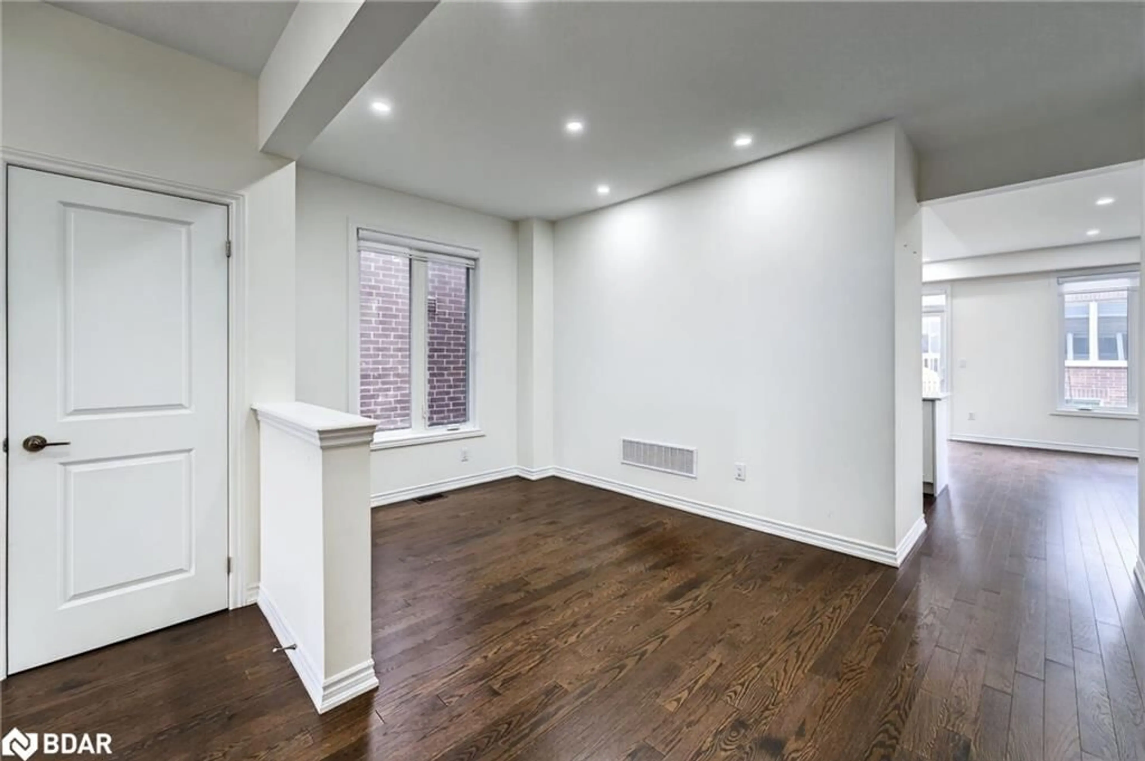 A pic of a room for 11 Phoenix Blvd Blvd, Barrie Ontario L9J 0P6