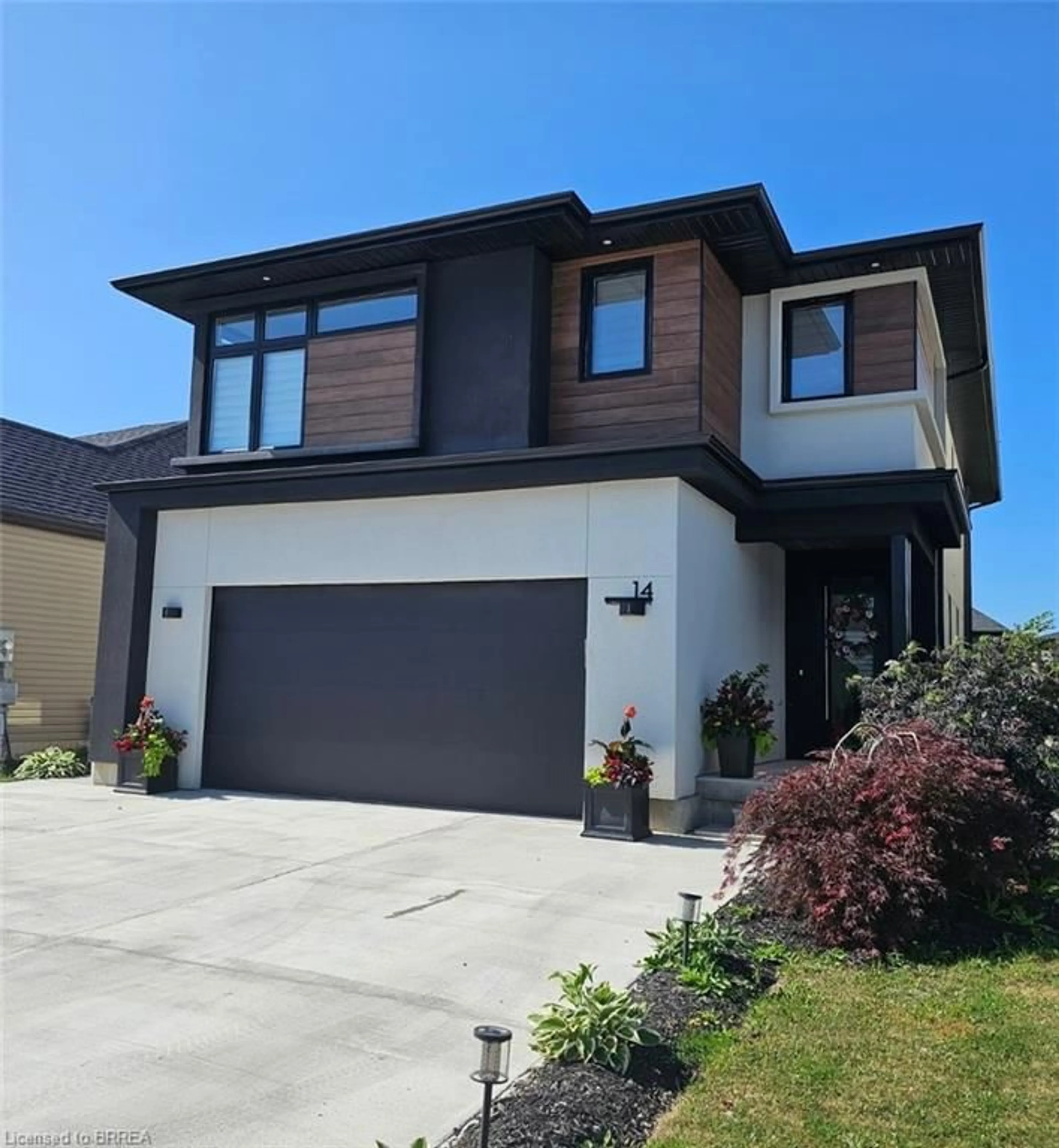 Home with brick exterior material, street for 14 Willowbrook Dr, Welland Ontario L3C 0G1