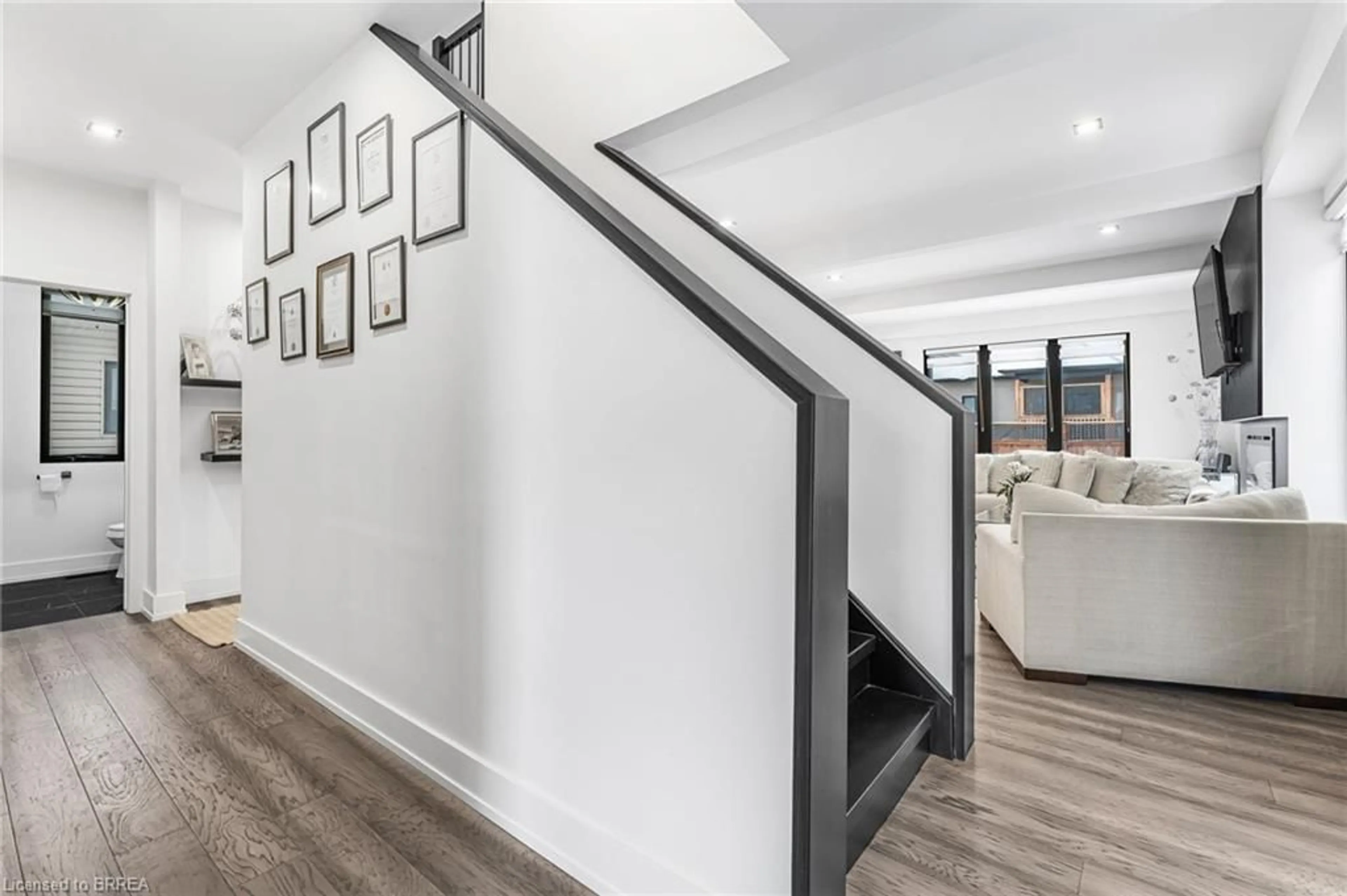 Stairs for 14 Willowbrook Dr, Welland Ontario L3C 0G1