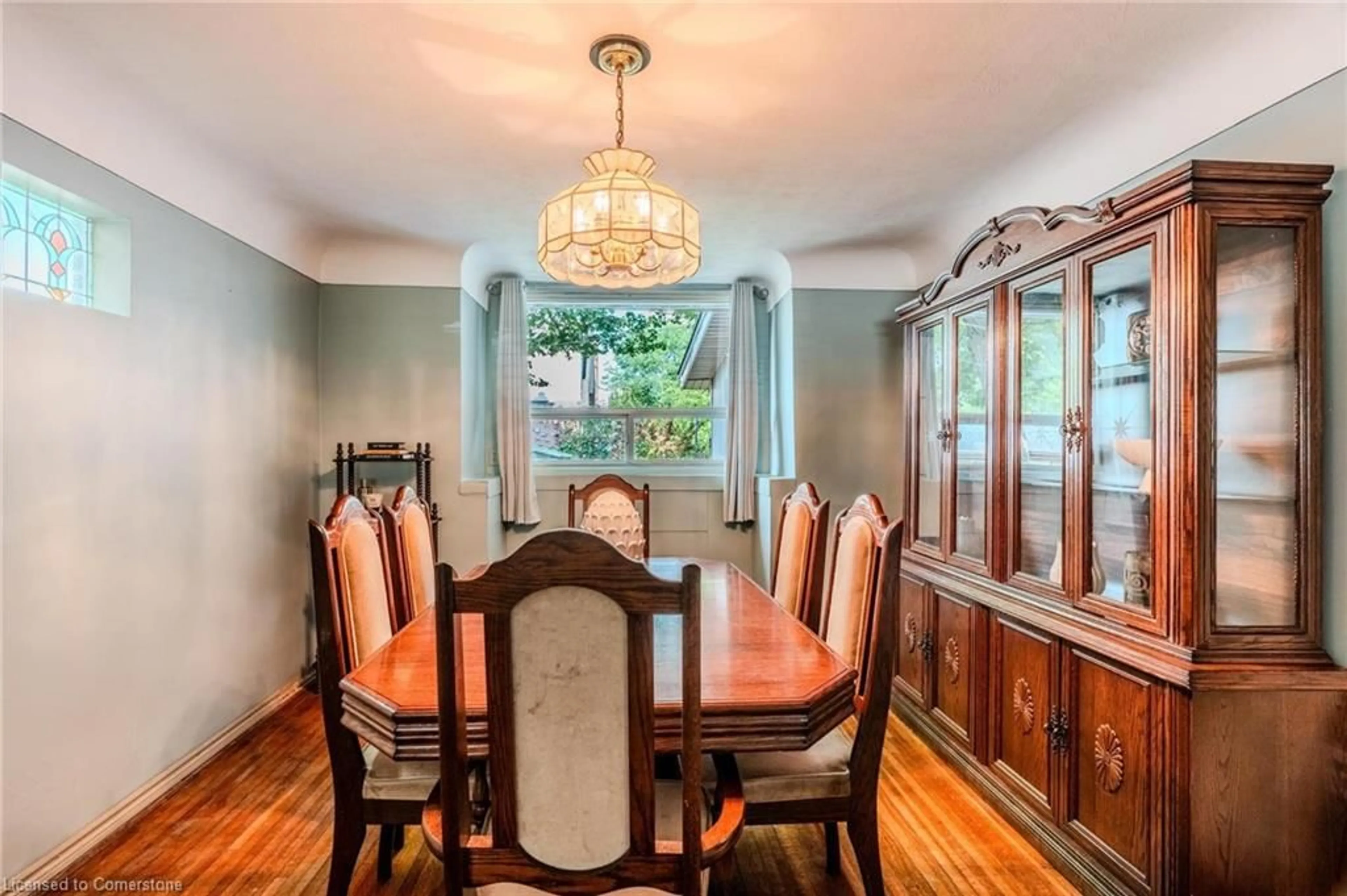 Dining room, wood/laminate floor for 95 Paradise Rd, Hamilton Ontario L8S 3S9
