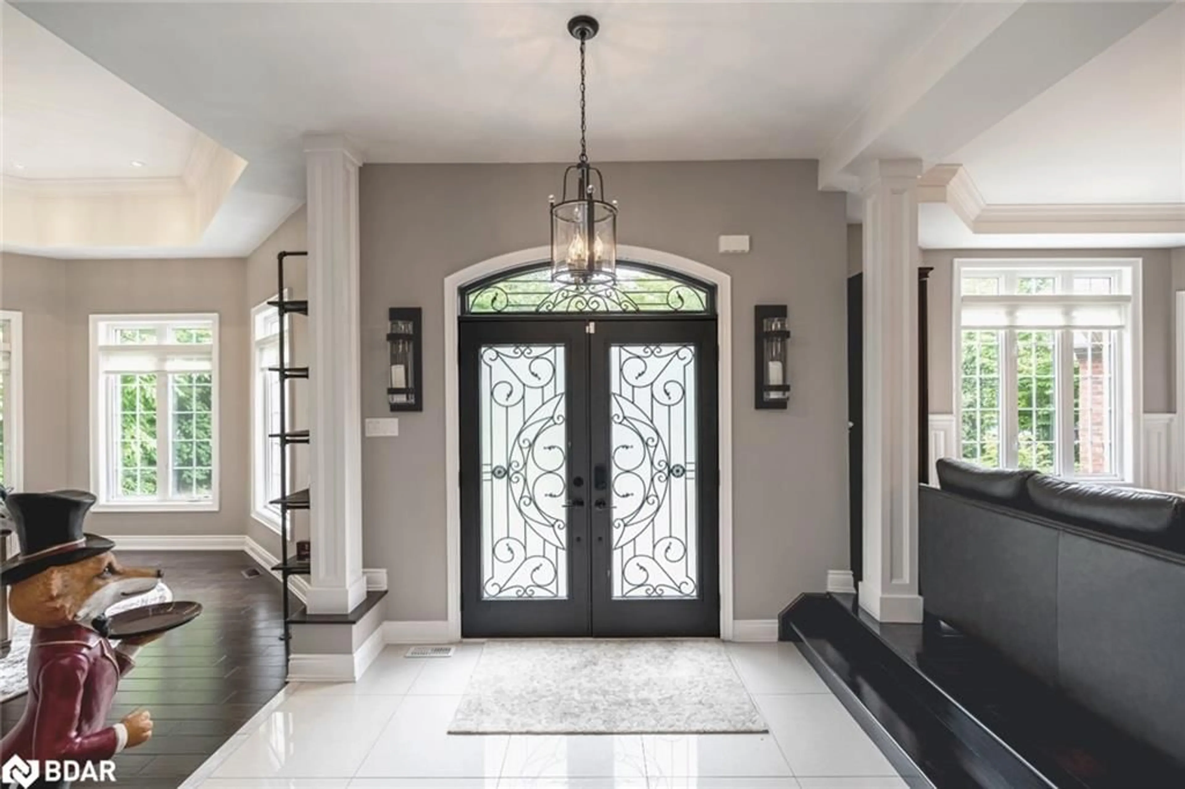 Indoor entryway for 11 Emerald Terrace, Oro-Medonte Ontario L0L 2E0