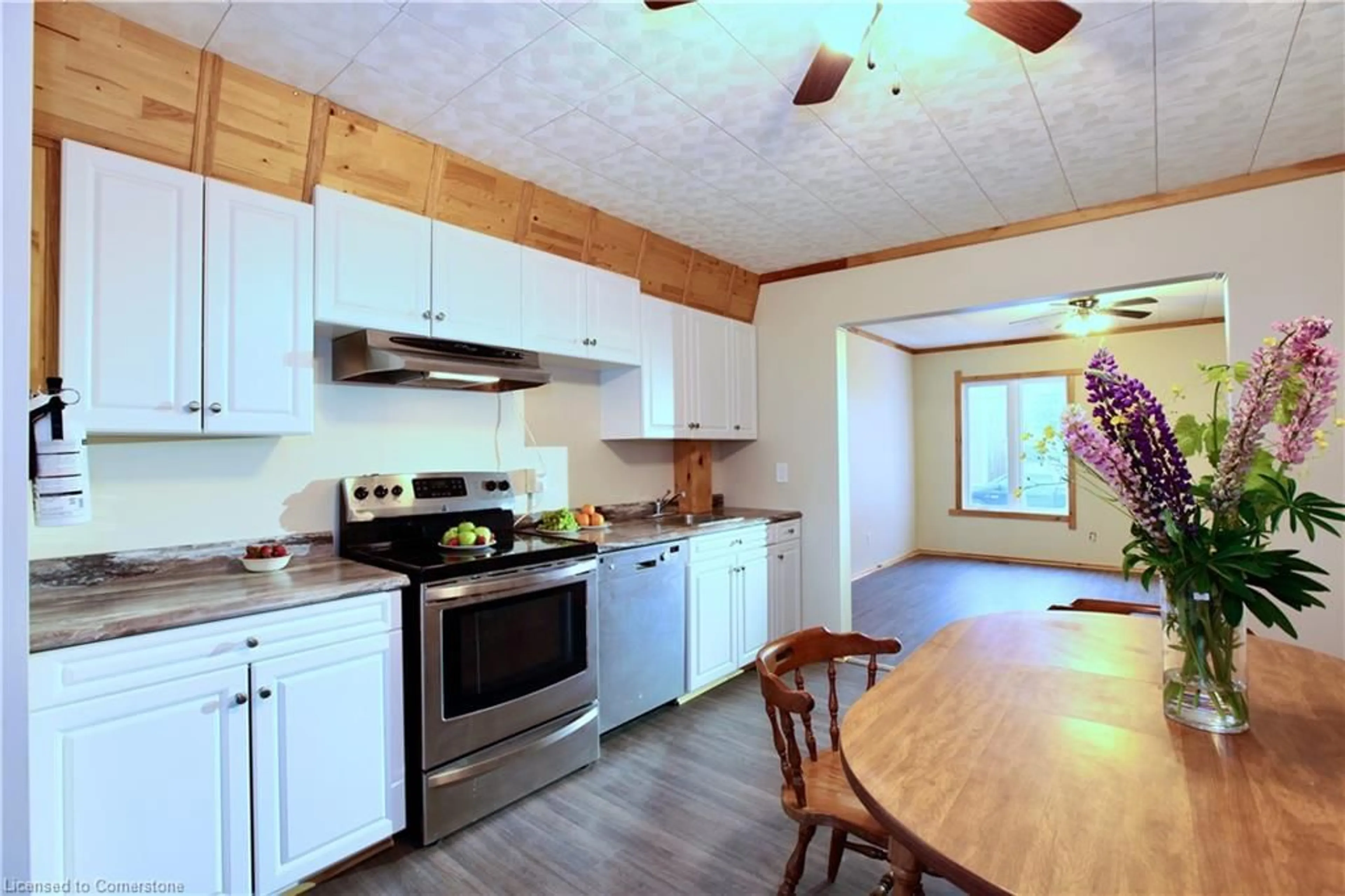 Standard kitchen, wood/laminate floor for 33 Mckelvie Ave, Kirkland Lake Ontario P2N 2K3