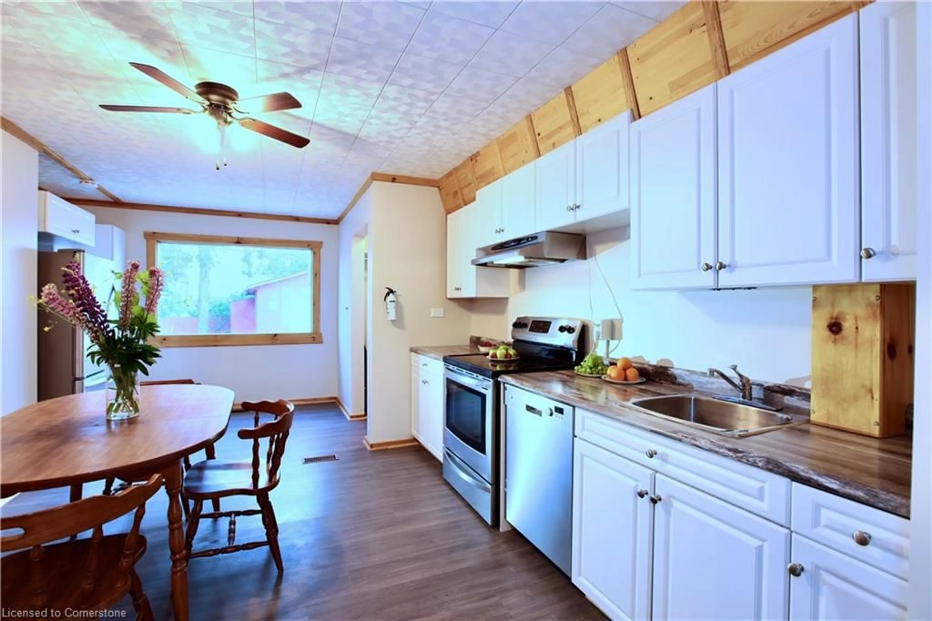Standard kitchen, wood/laminate floor for 33 Mckelvie Ave, Kirkland Lake Ontario P2N 2K3