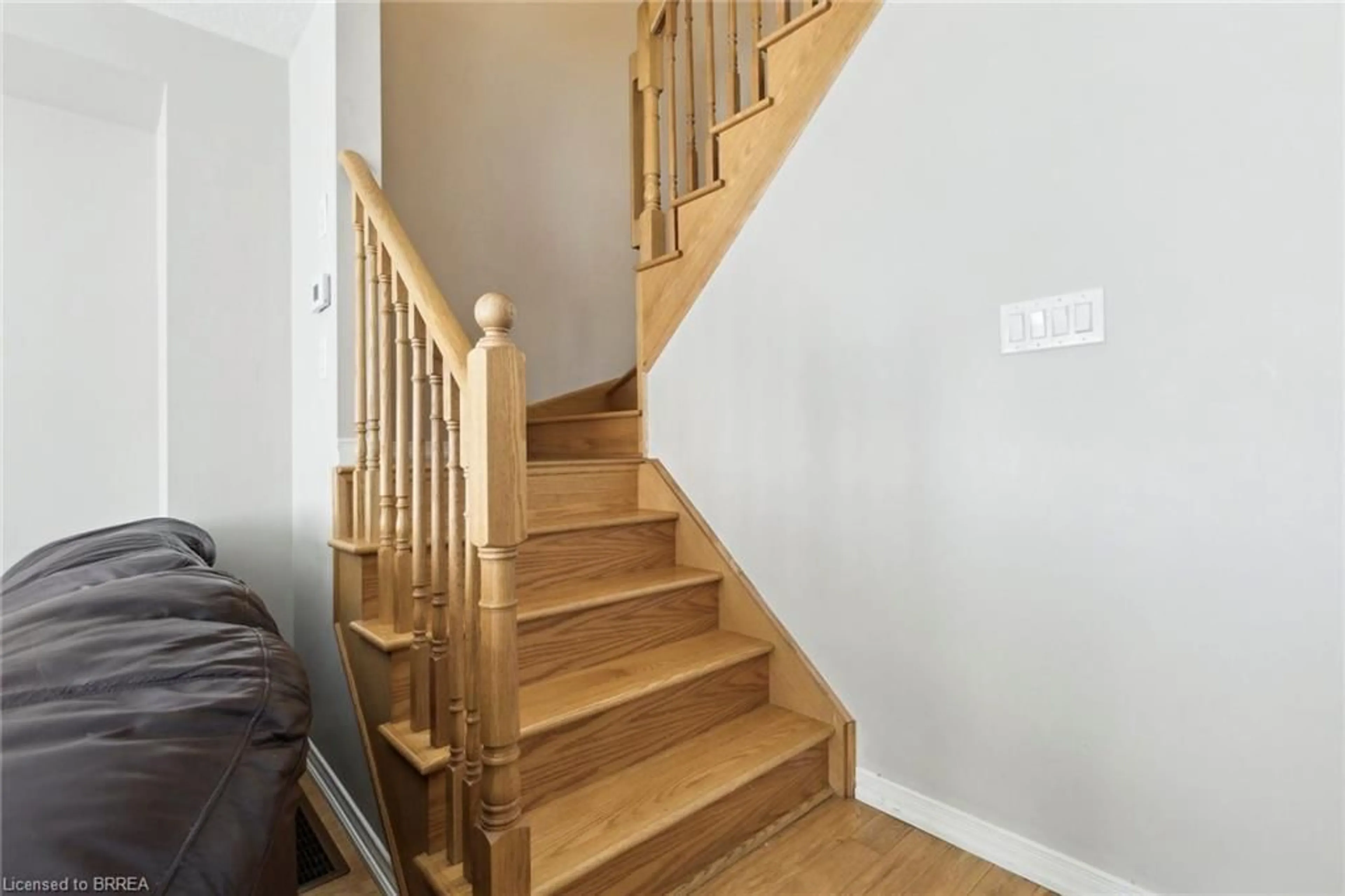 Stairs for 126 Munro Cir, Brantford Ontario N3T 5L5