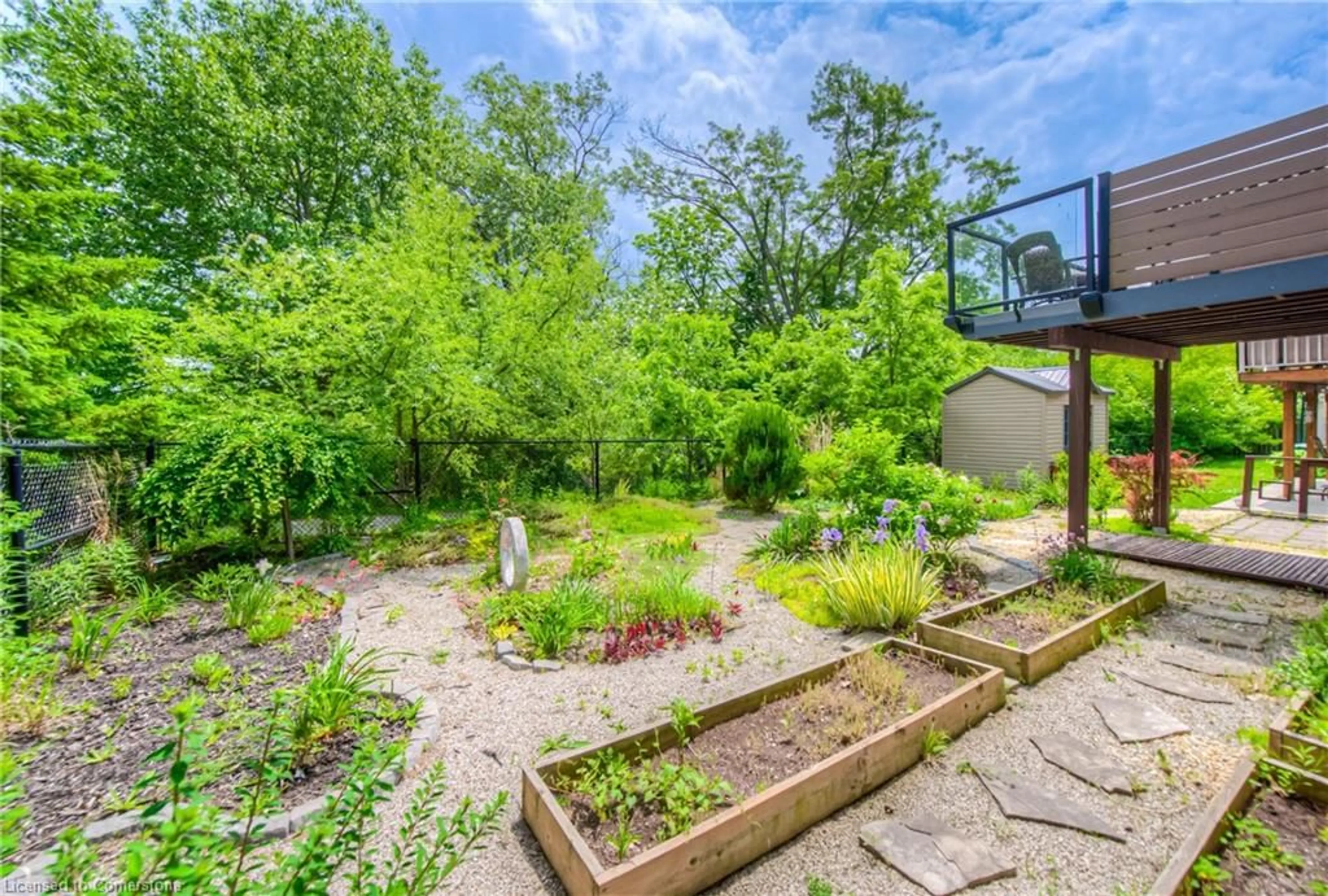 Patio, street for 114 Baldwin Dr, Cambridge Ontario N3C 0B4