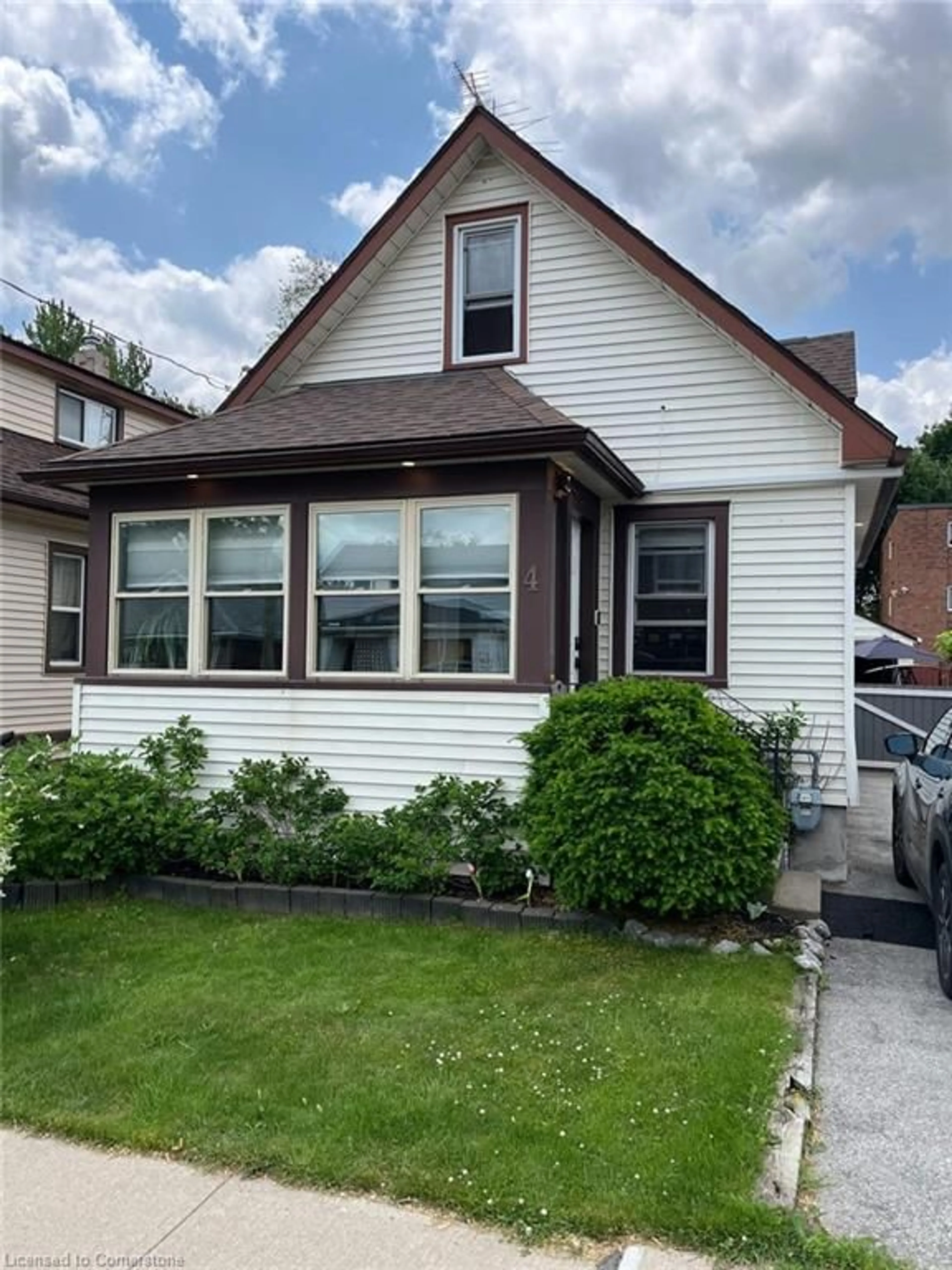 Home with vinyl exterior material, street for 4 Manning St, St. Catharines Ontario L2R 1H8