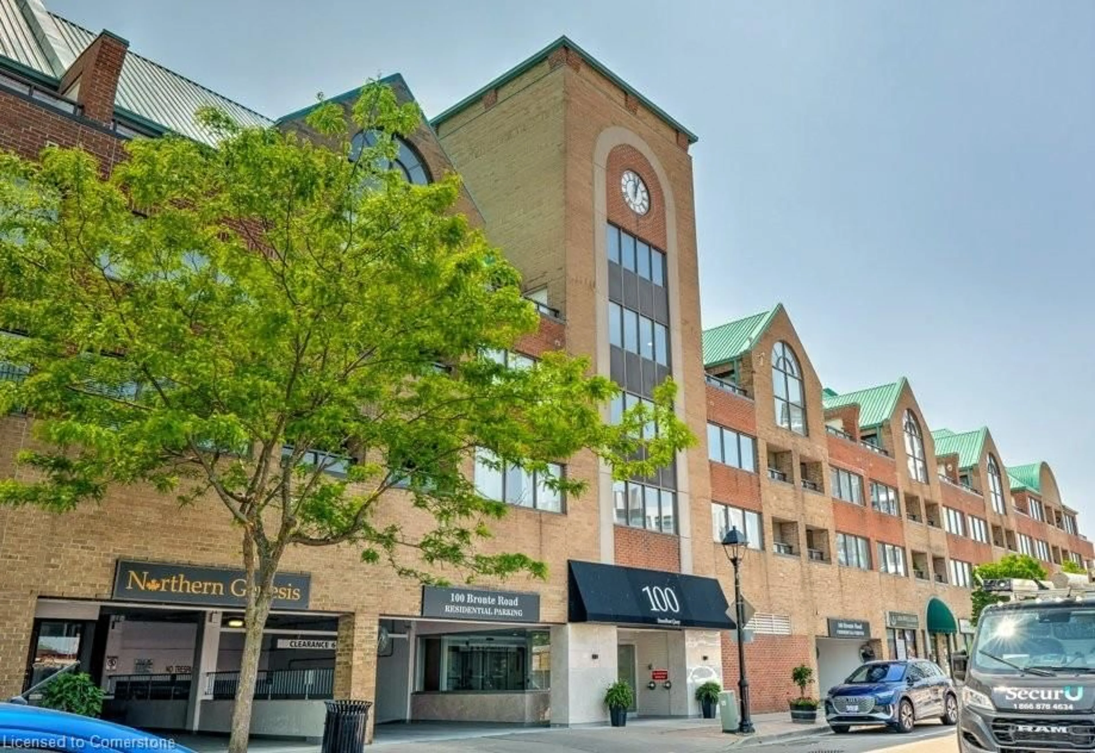Indoor foyer for 100 Bronte Rd #214, Oakville Ontario L6L 6L5