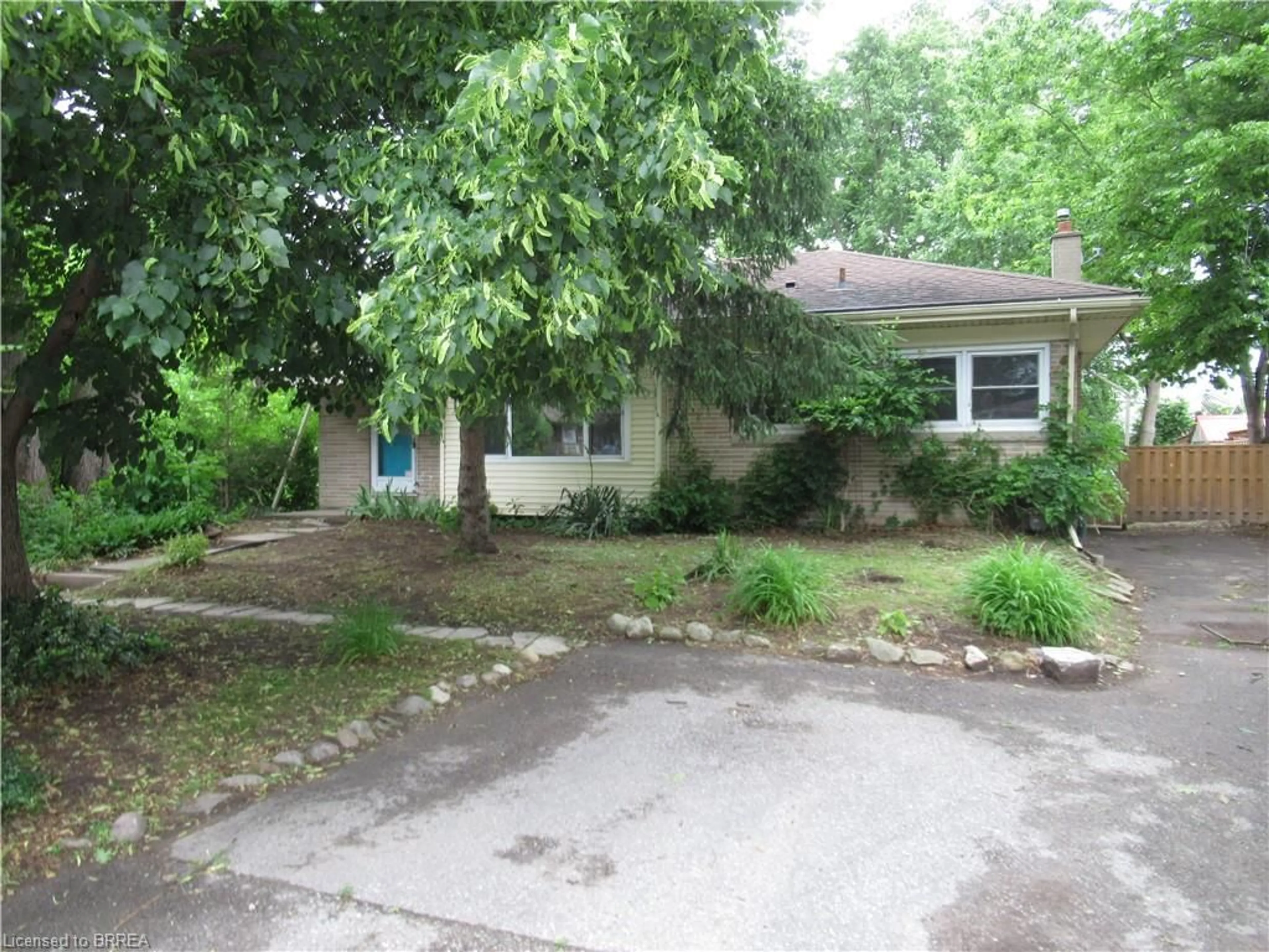 Unknown for 11 Park Rd, Brantford Ontario N3S 6S7