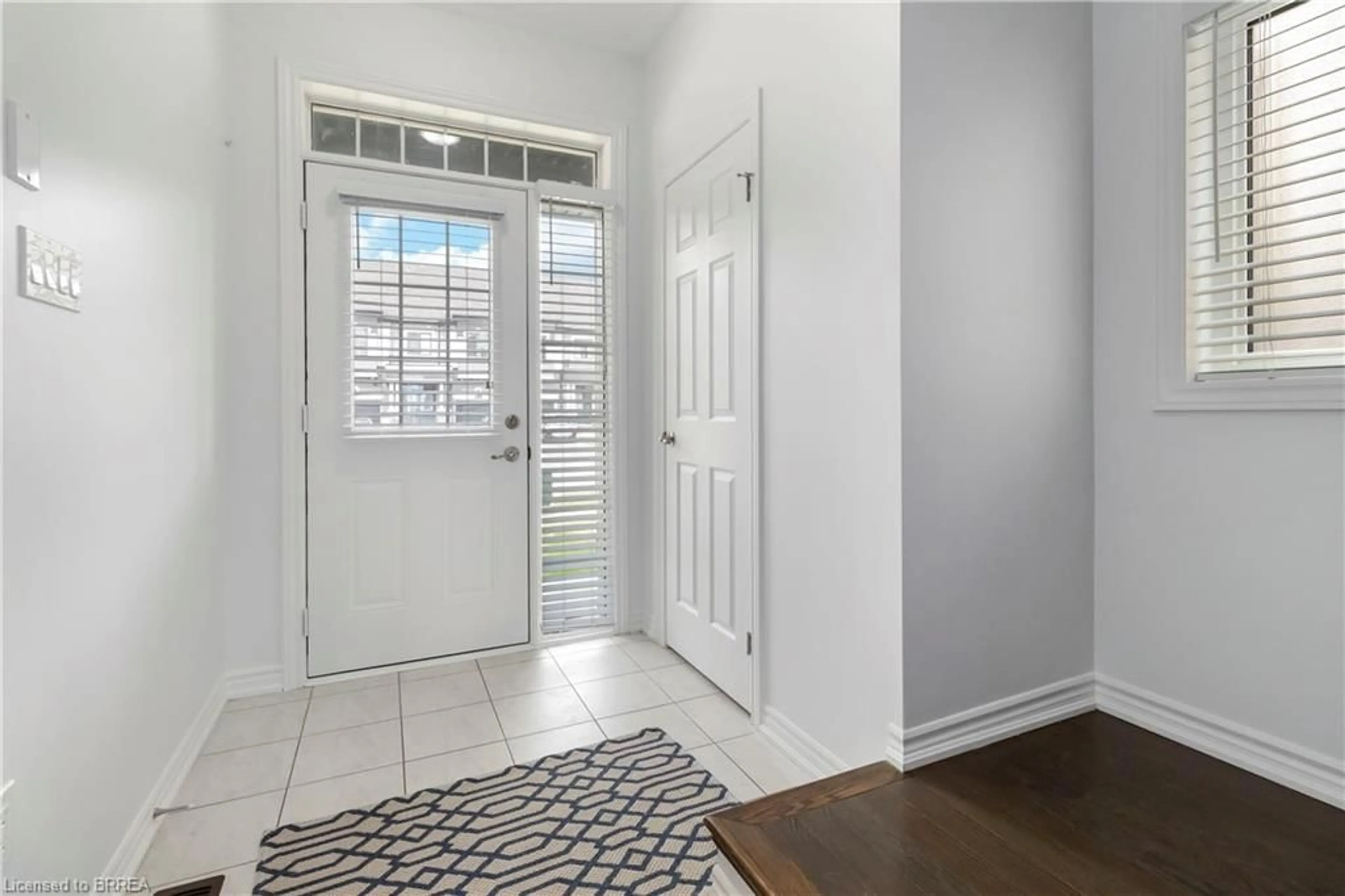 Indoor entryway for 144 Flagg Ave, Paris Ontario N3L 0J8