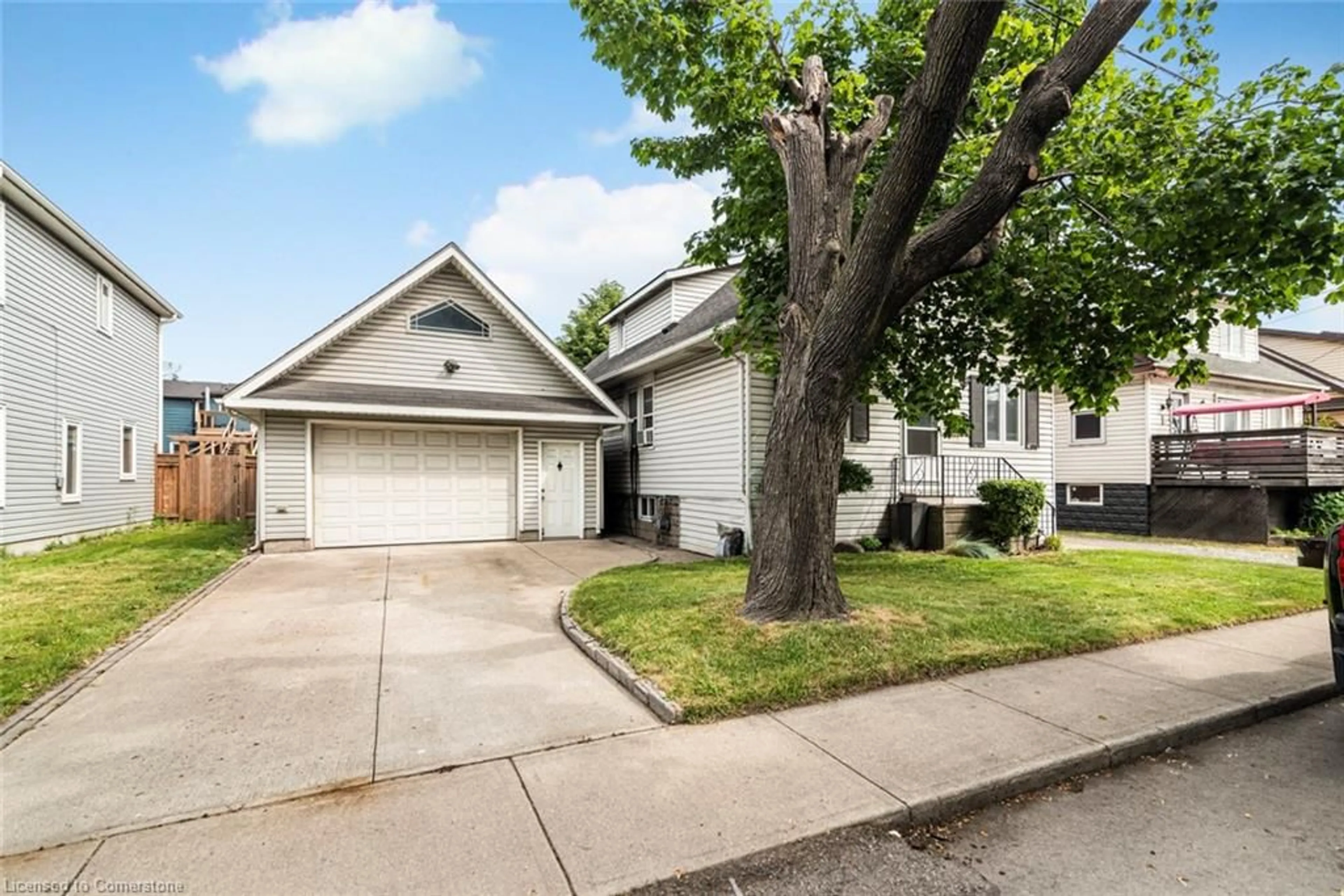 Home with vinyl exterior material, street for 11 Grafton Ave, Hamilton Ontario L8H 7E6