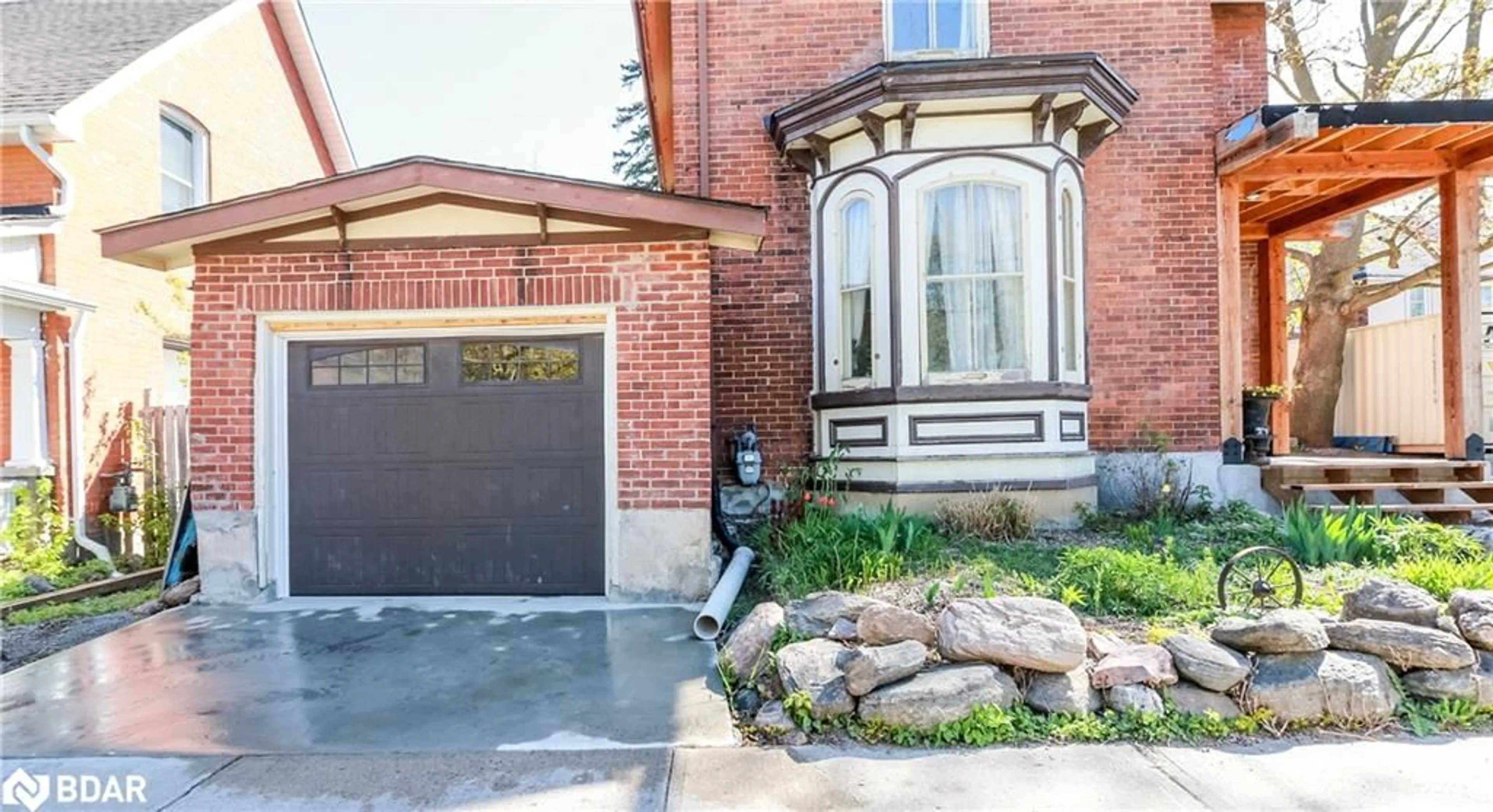 Home with brick exterior material, street for 121 Mulcaster St, Barrie Ontario L4M 3M8