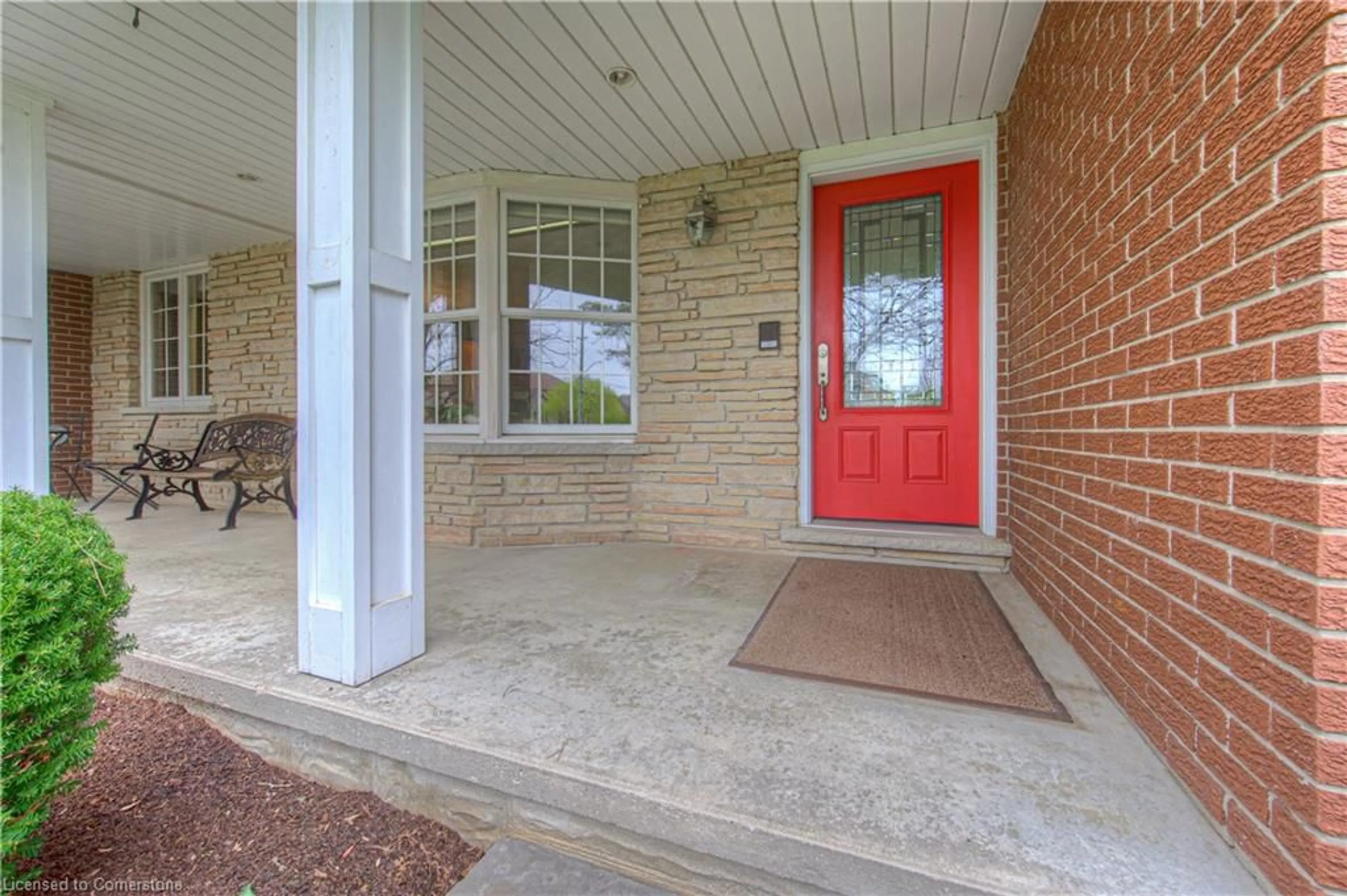 Indoor entryway for 135 Golf Course Rd, Conestogo Ontario N0B 1N0