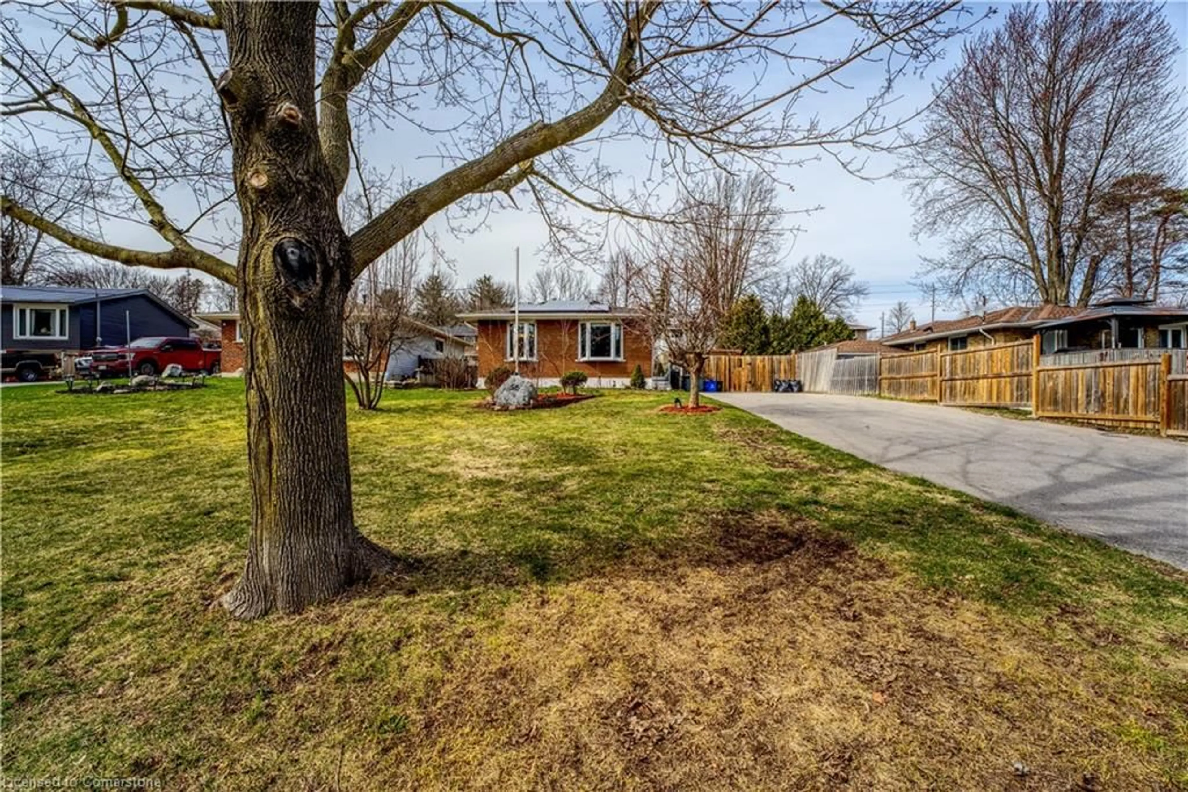 A pic from outside/outdoor area/front of a property/back of a property/a pic from drone, street for 26 Ashton Dr, Simcoe Ontario N3Y 2S4