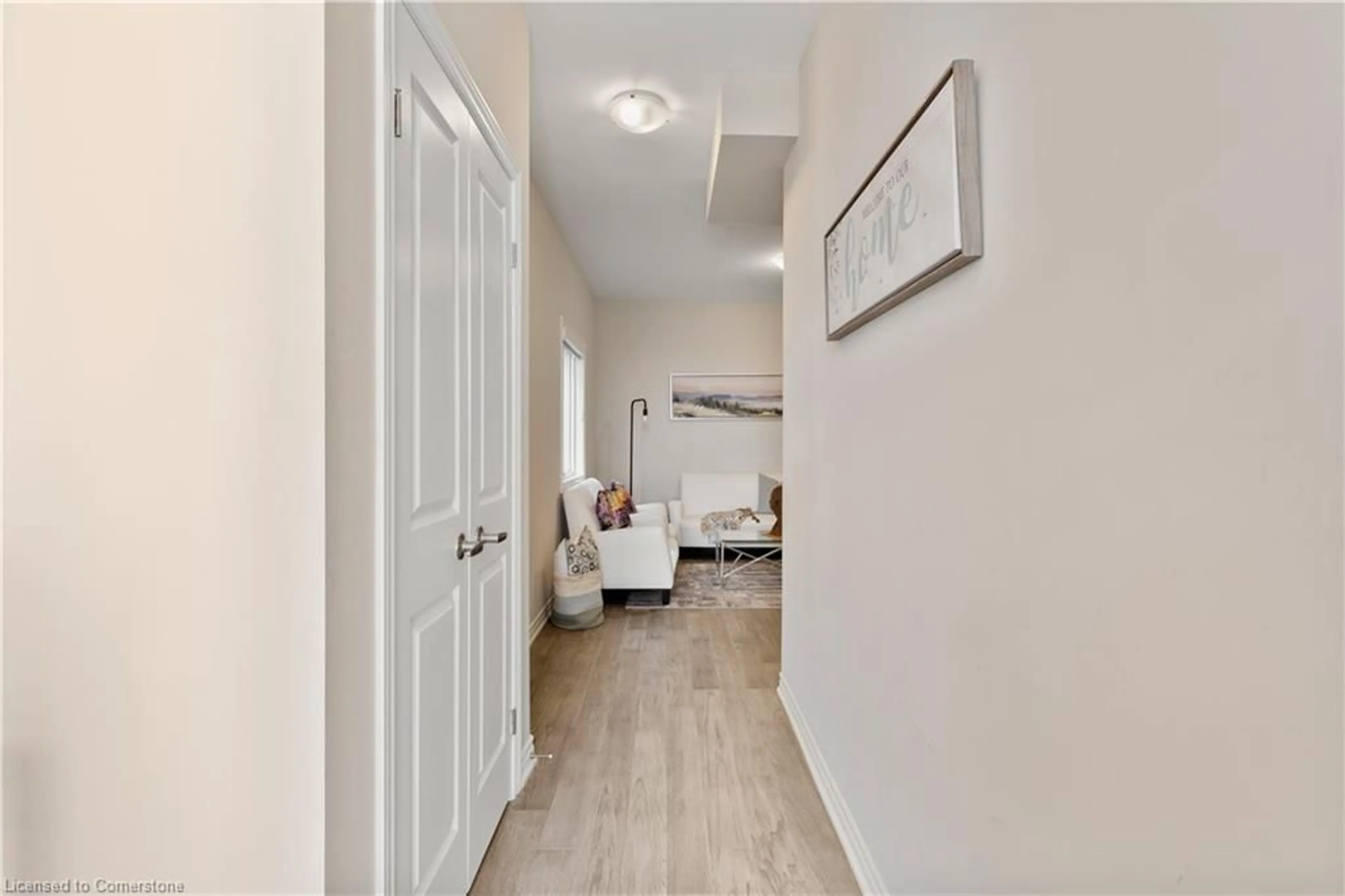 Indoor entryway for 72 Bradley Ave Ave, Welland Ontario L3B 0K1