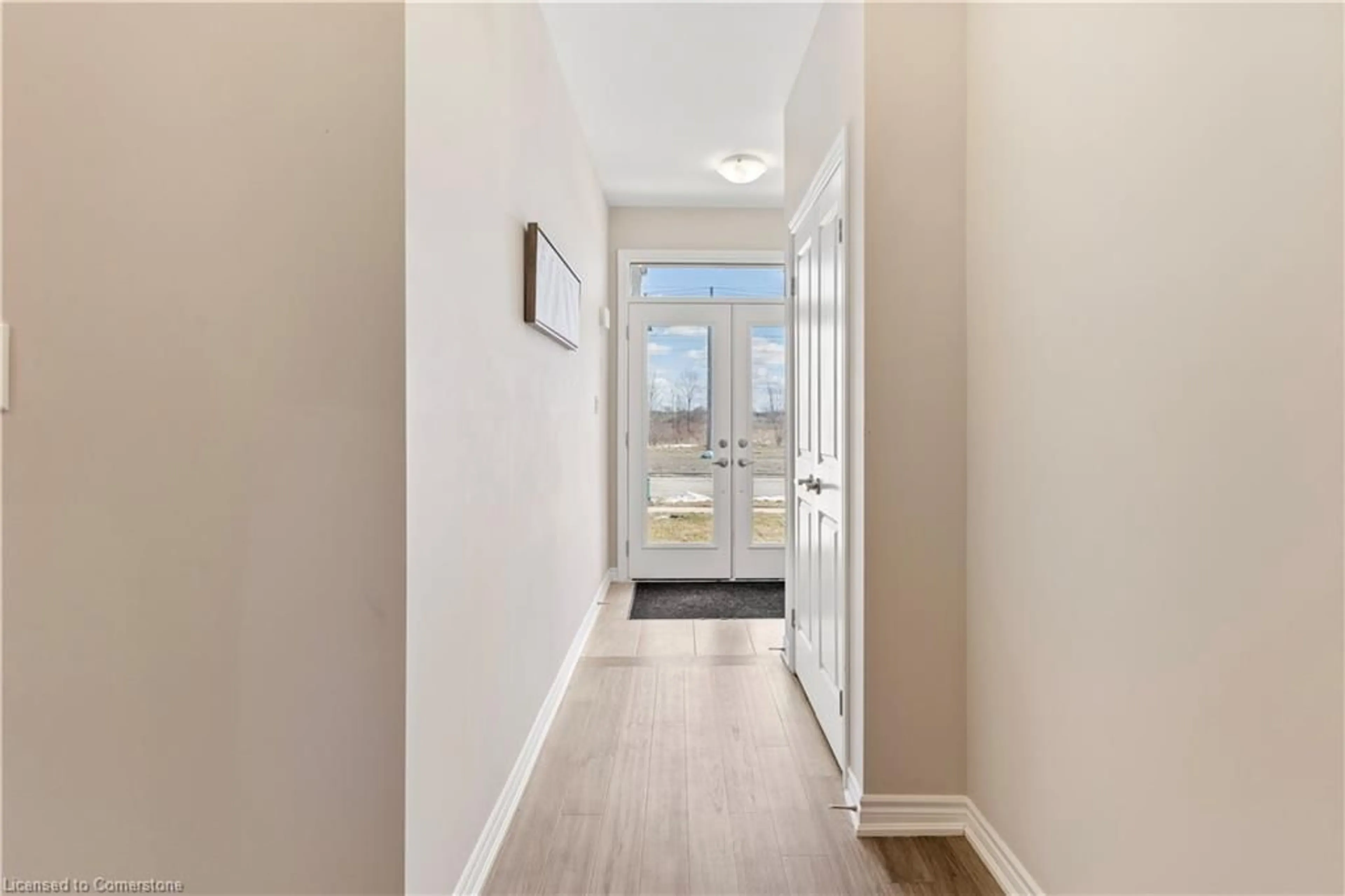 Indoor entryway for 72 Bradley Ave Ave, Welland Ontario L3B 0K1