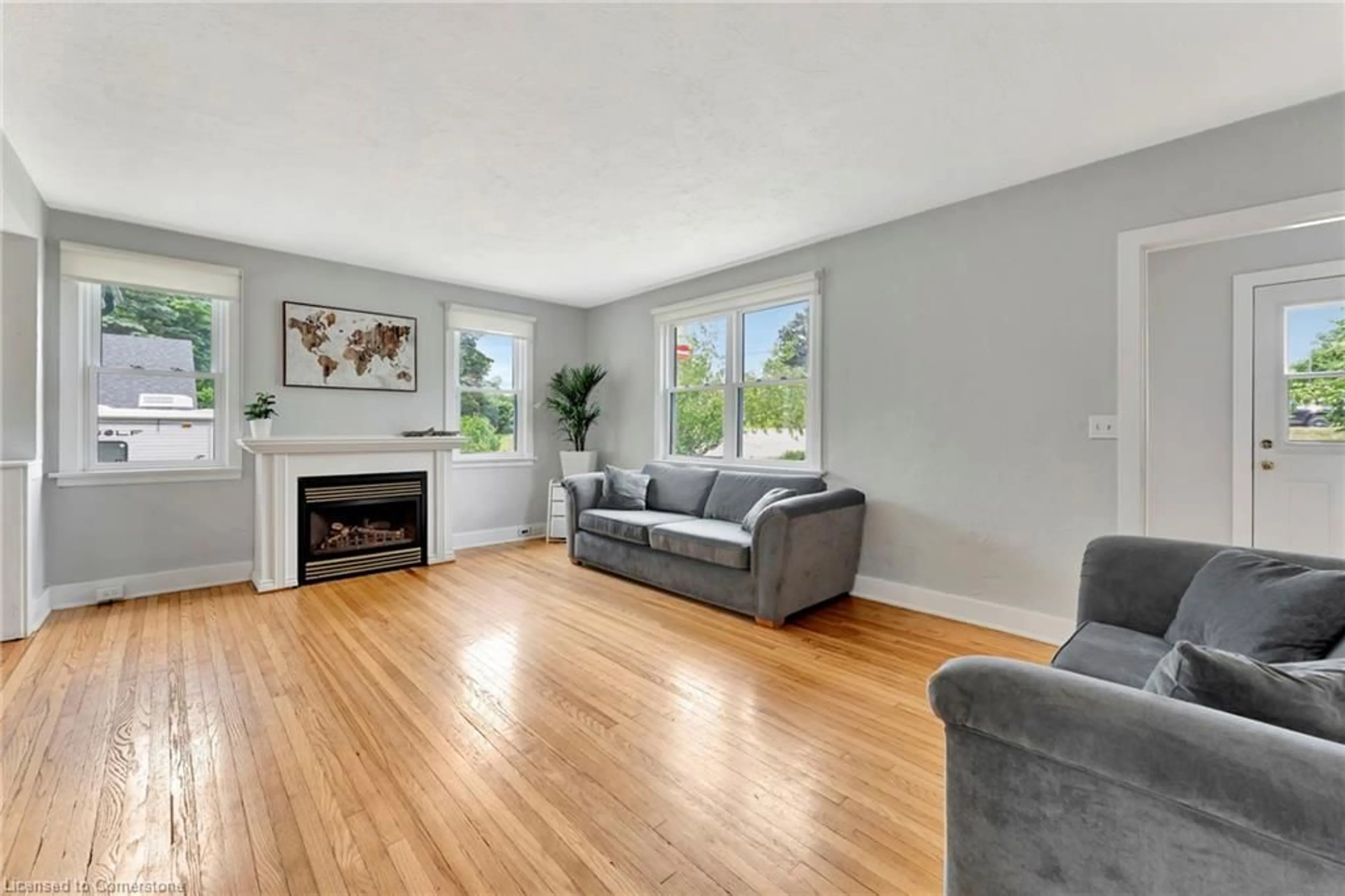 Living room with furniture, unknown for 84 Queensway St, Simcoe Ontario N3Y 4M6