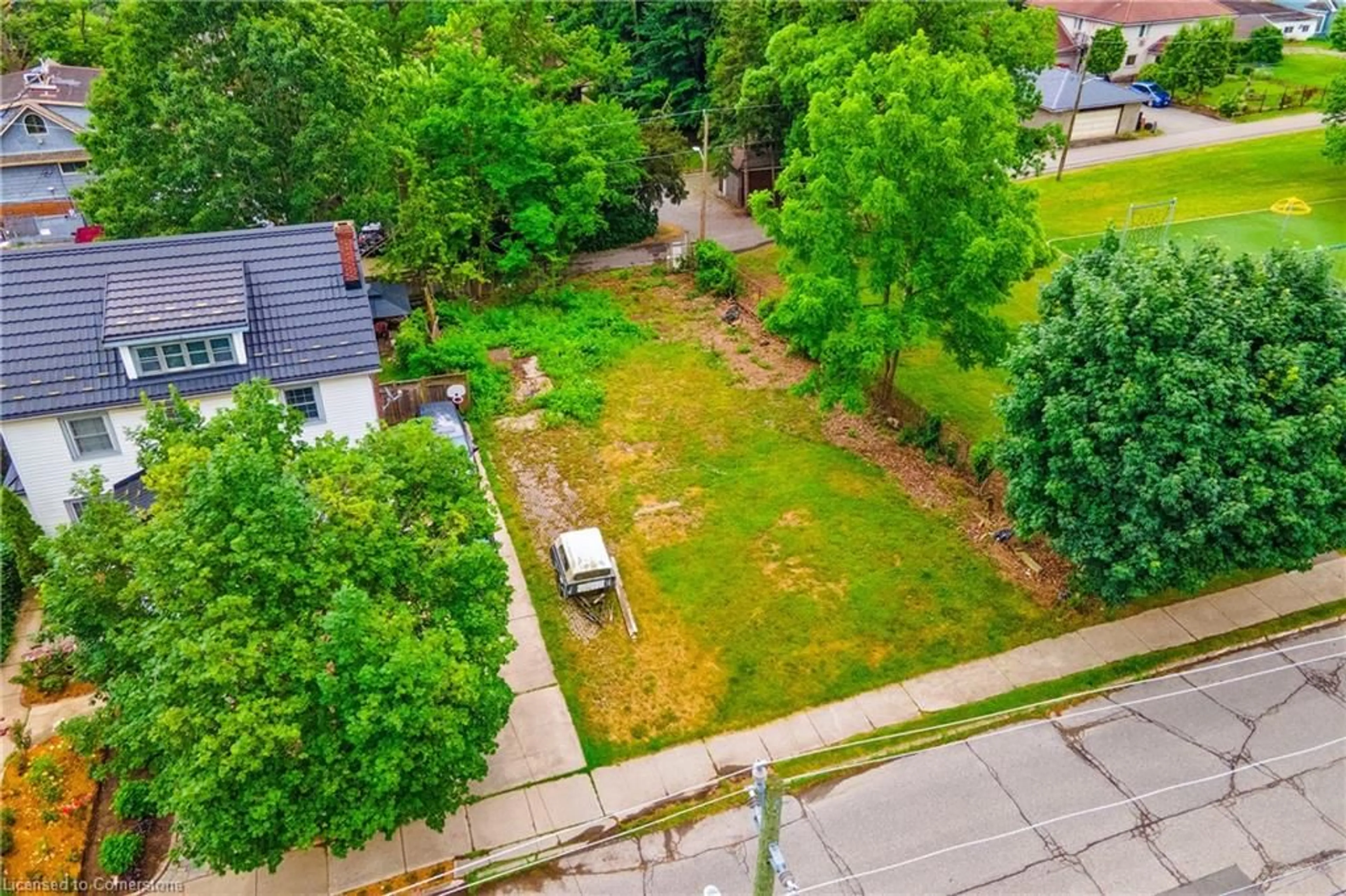 A pic from outside/outdoor area/front of a property/back of a property/a pic from drone, street for 5244 Ontario Ave, Niagara Falls Ontario L2E 3S3