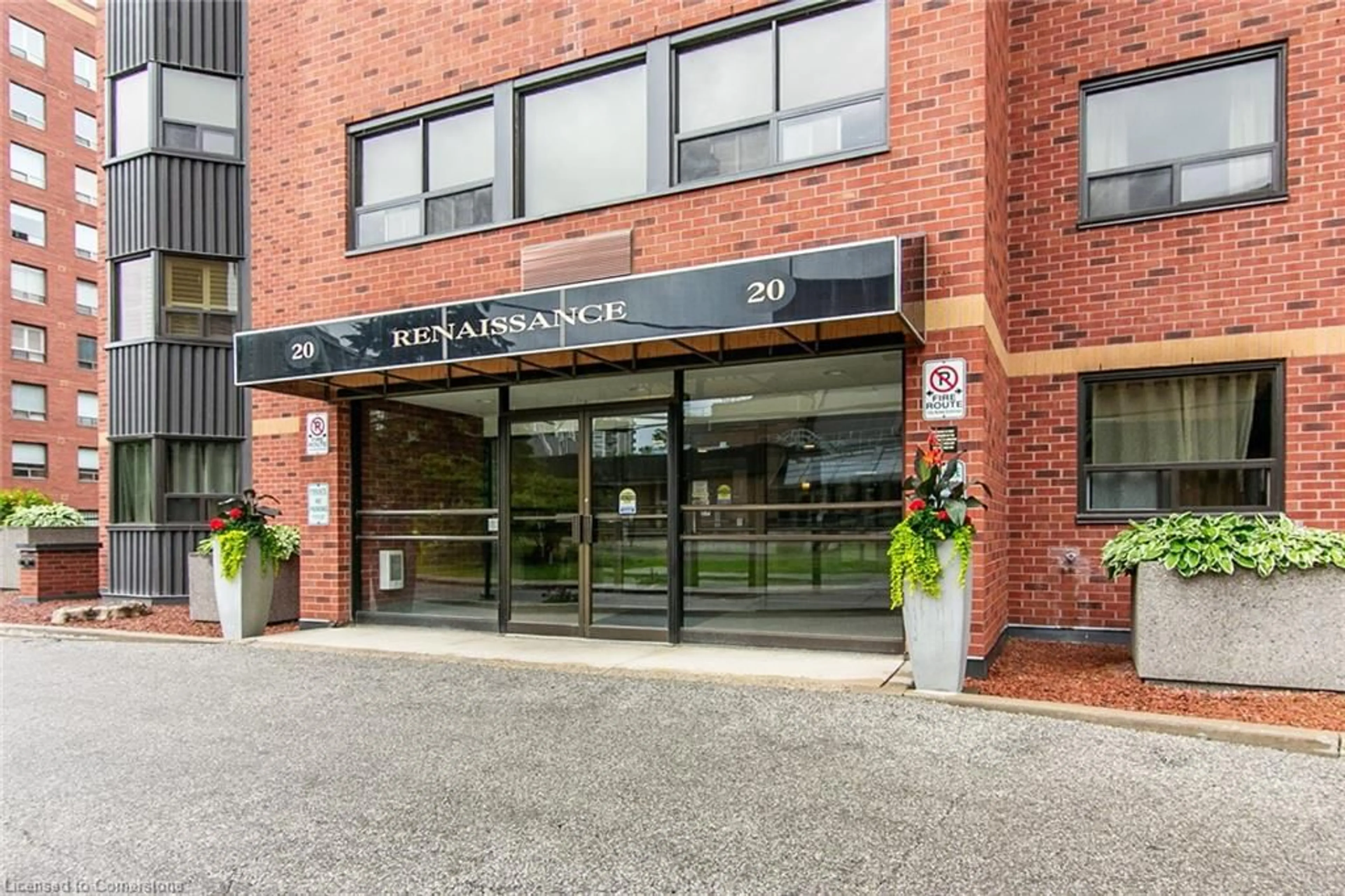 Indoor foyer for 20 Ellen St #509, Kitchener Ontario N2H 6R7