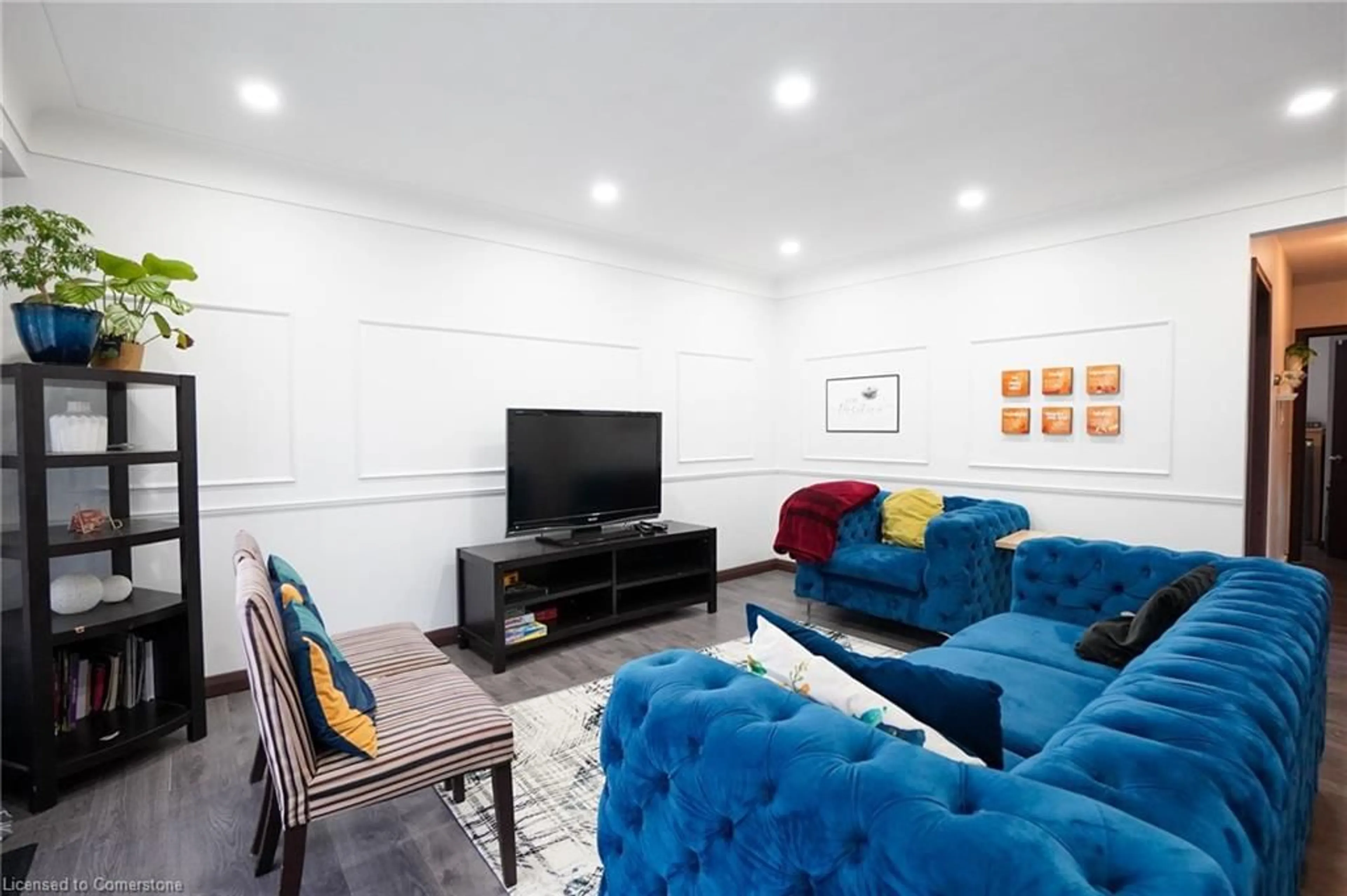 Living room with furniture, unknown for 29 Cameo Ave, Hamilton Ontario L8V 2H2