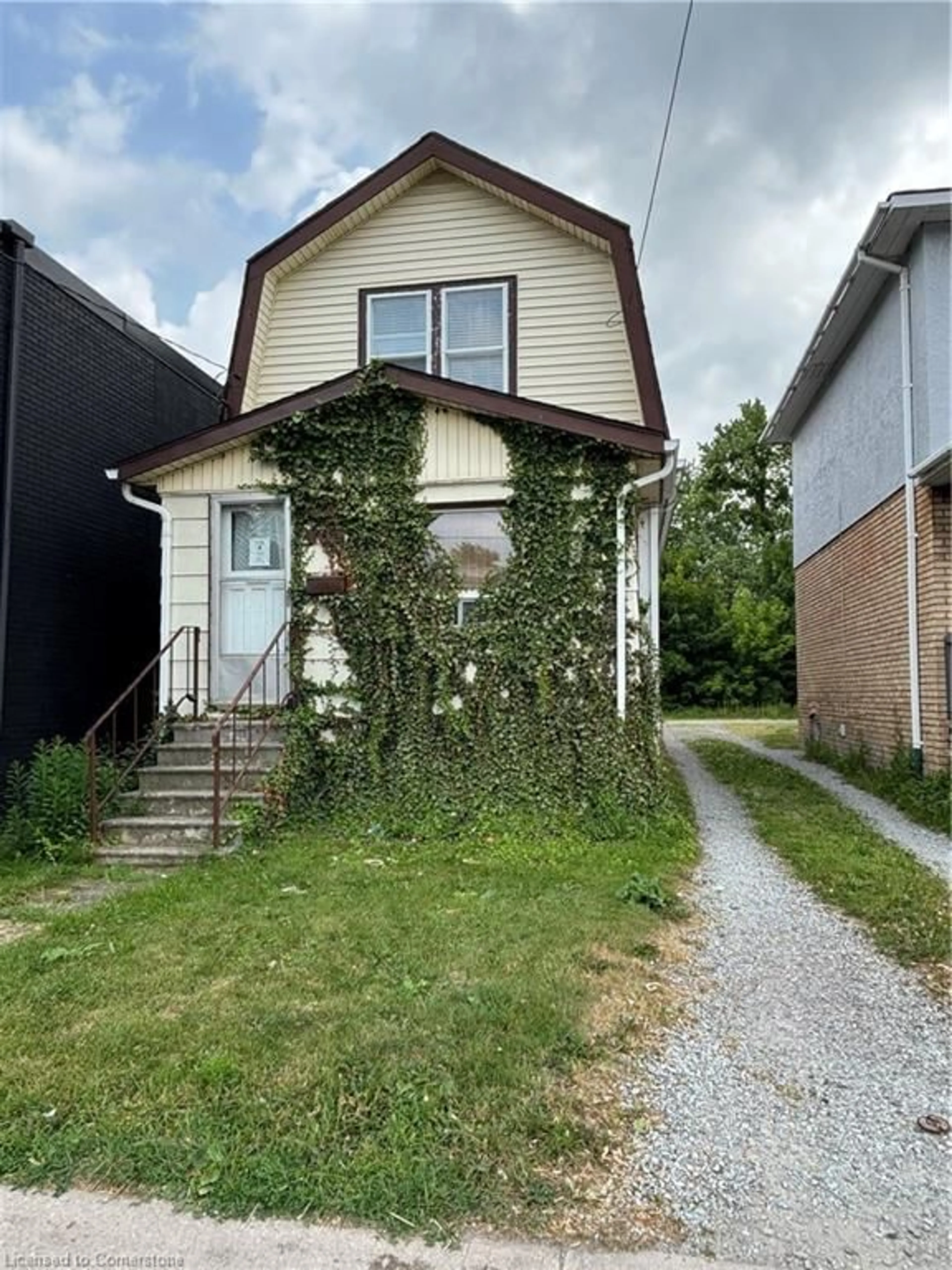 Unknown for 465 East Main St, Welland Ontario L3B 3X7
