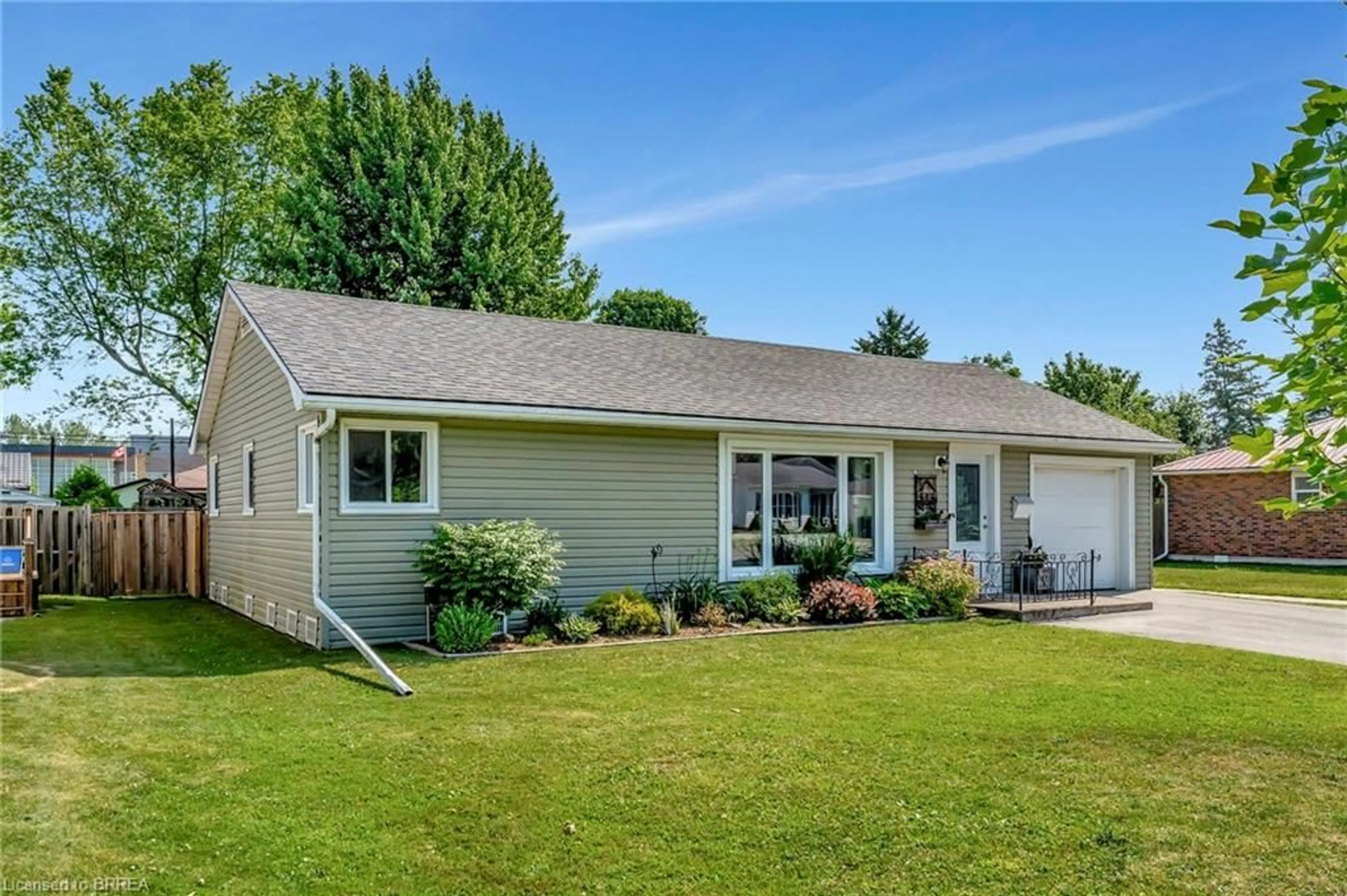 Home with vinyl exterior material, unknown for 313 Park Ave, Dunnville Ontario N1A 1M7