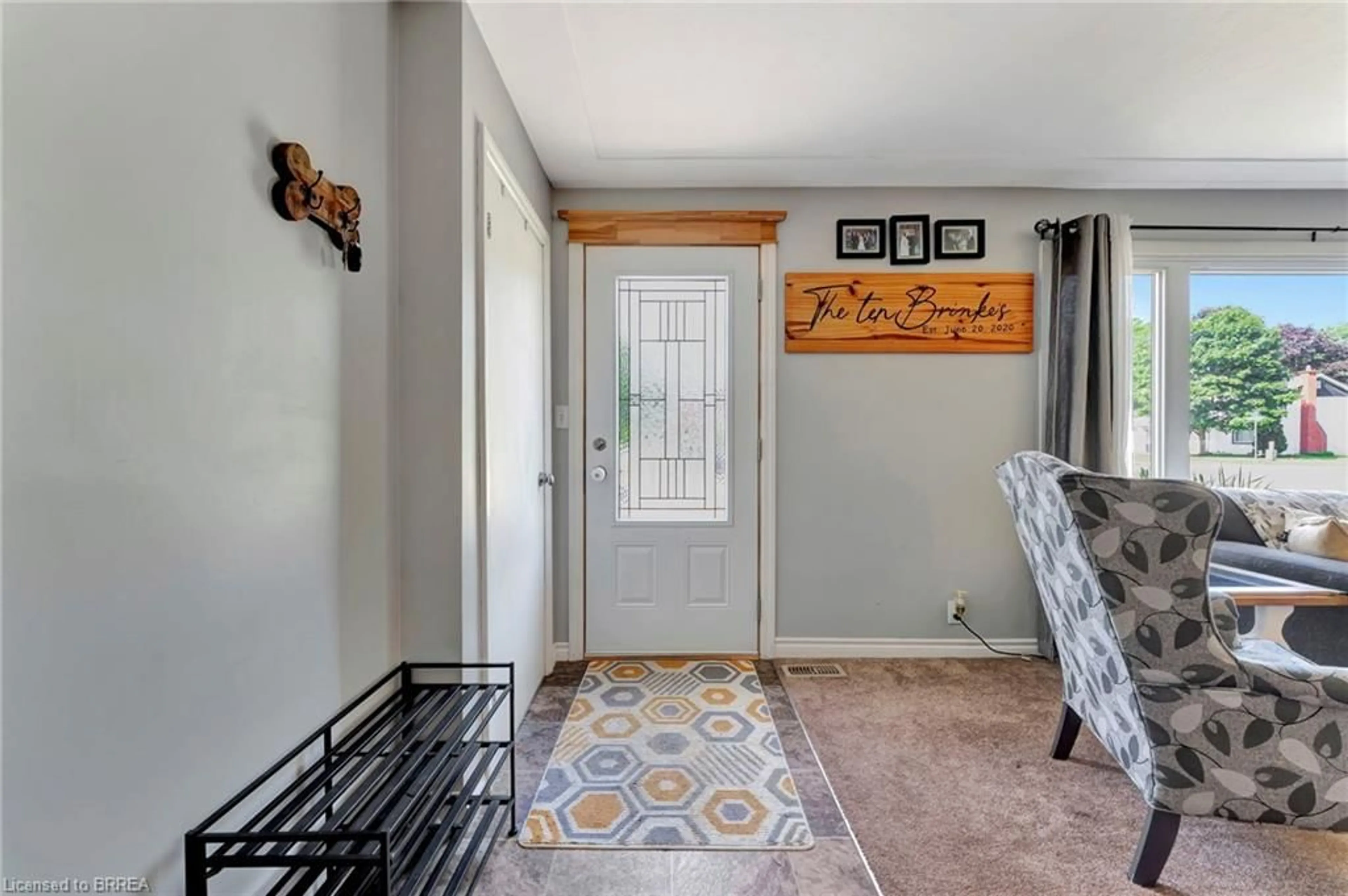 Indoor entryway for 313 Park Ave, Dunnville Ontario N1A 1M7