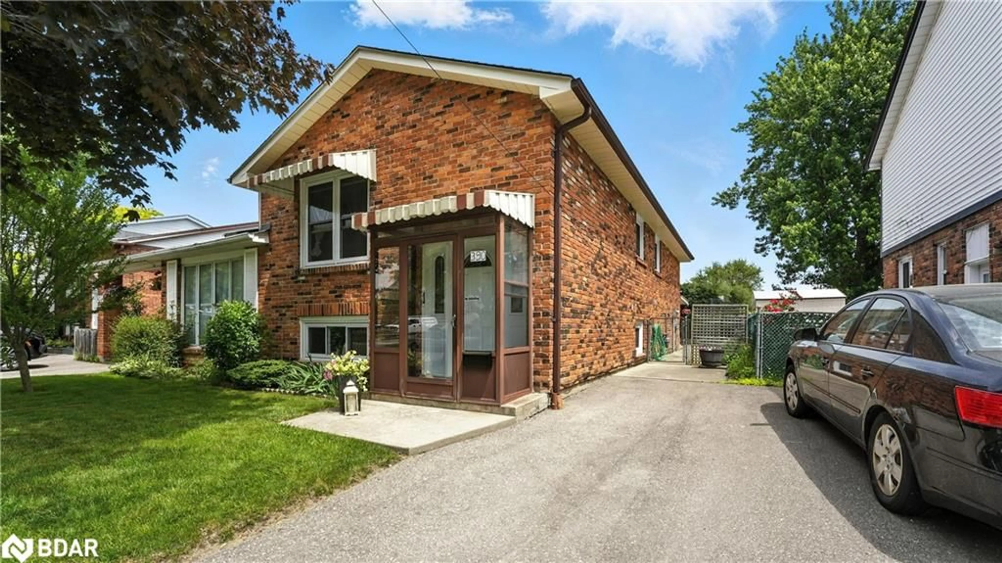 Home with brick exterior material, street for 390 Daralea Hts, Mississauga Ontario L5A 3H6