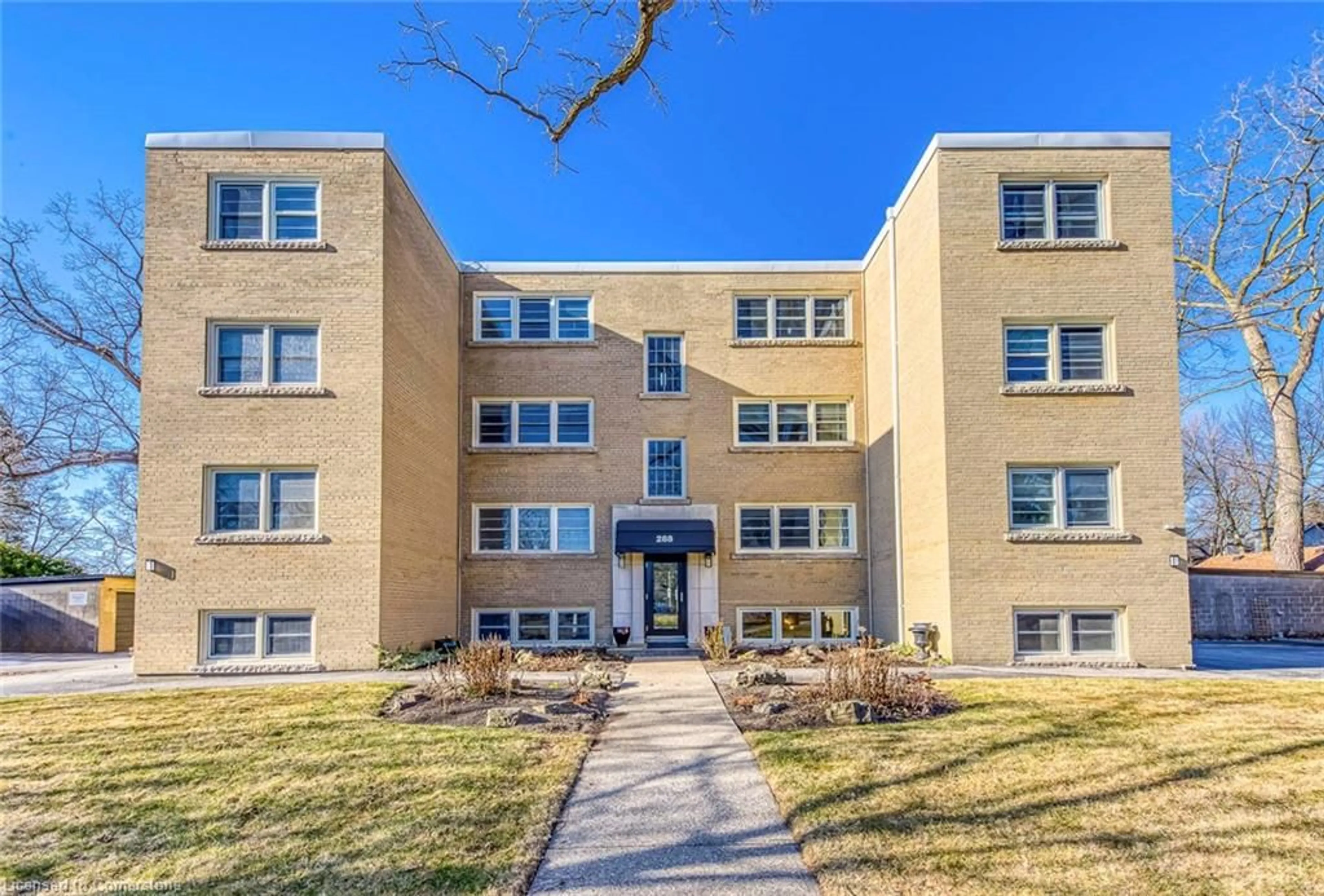 Indoor foyer for 288 Reynolds St #1, Oakville Ontario L6J 3L4