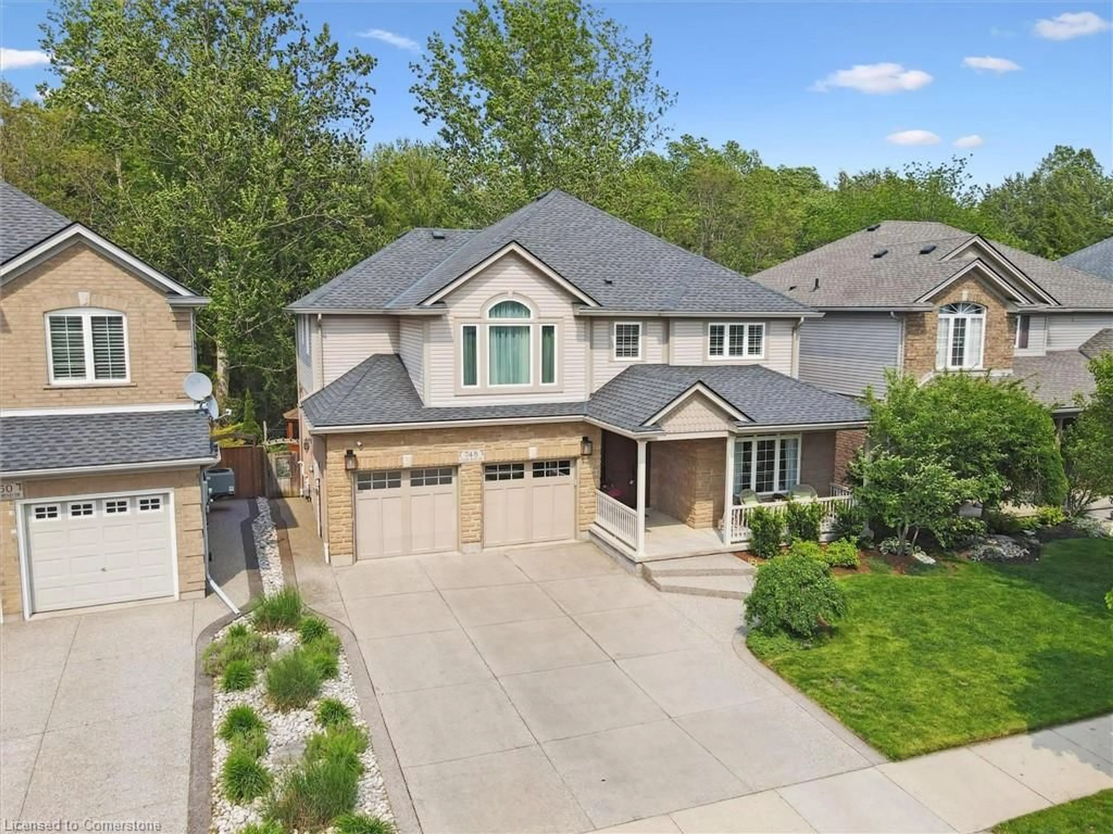 A pic from outside/outdoor area/front of a property/back of a property/a pic from drone, street for 748 Cedar Bend Dr, Waterloo Ontario N2V 2R6