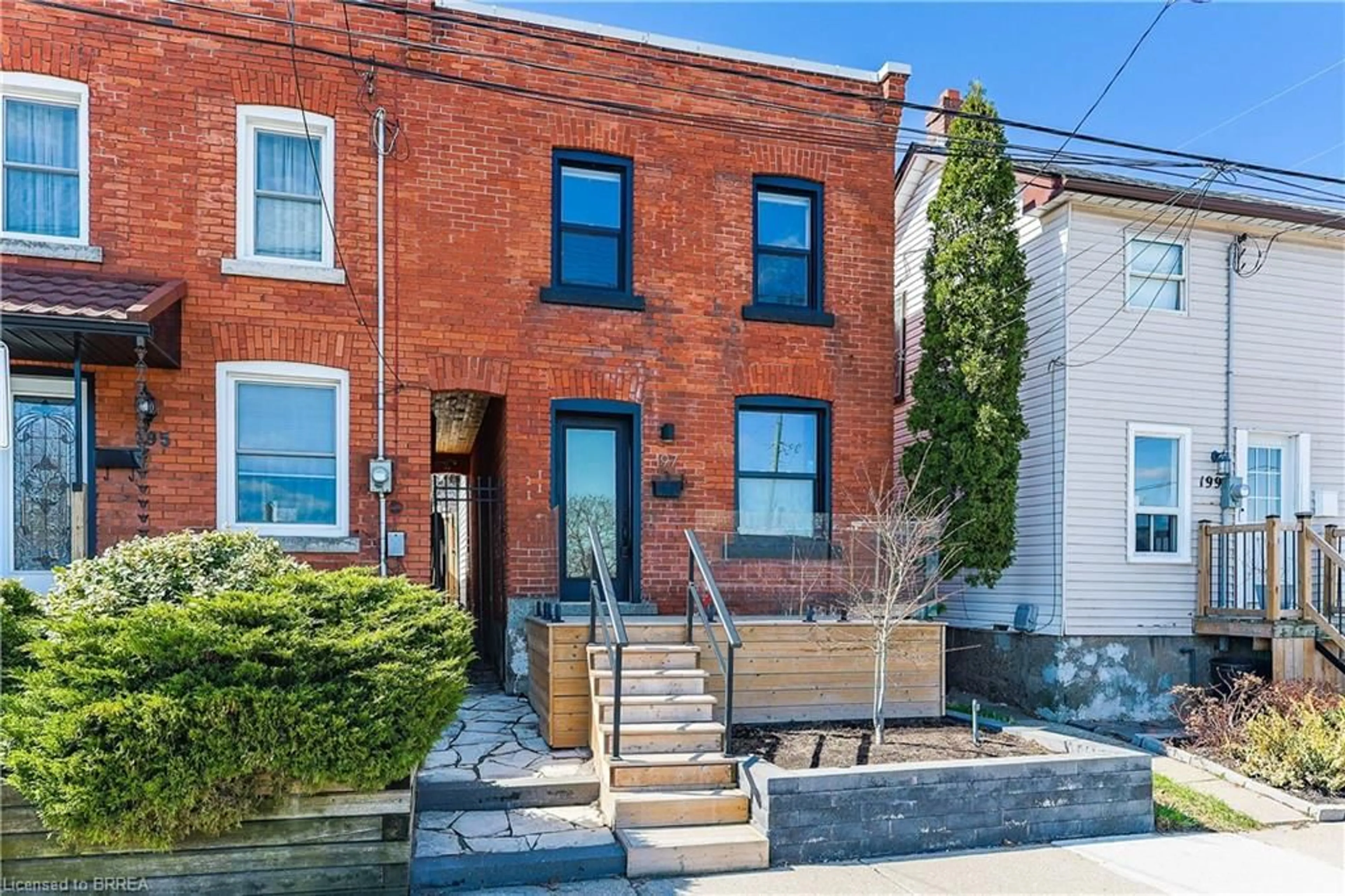 Home with brick exterior material, street for 197 Barton St, Hamilton Ontario L8R 2H3