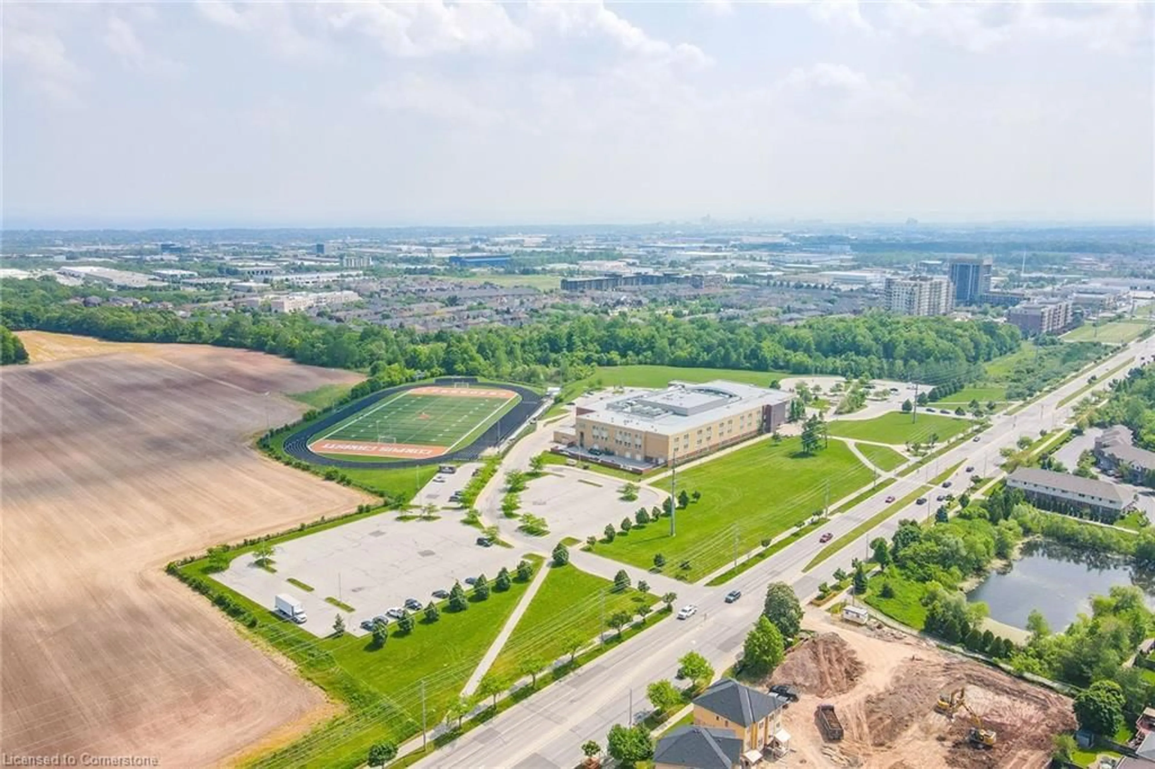 A pic from outside/outdoor area/front of a property/back of a property/a pic from drone, mountain view for 5305 Scotia St, Burlington Ontario L7L 7B3