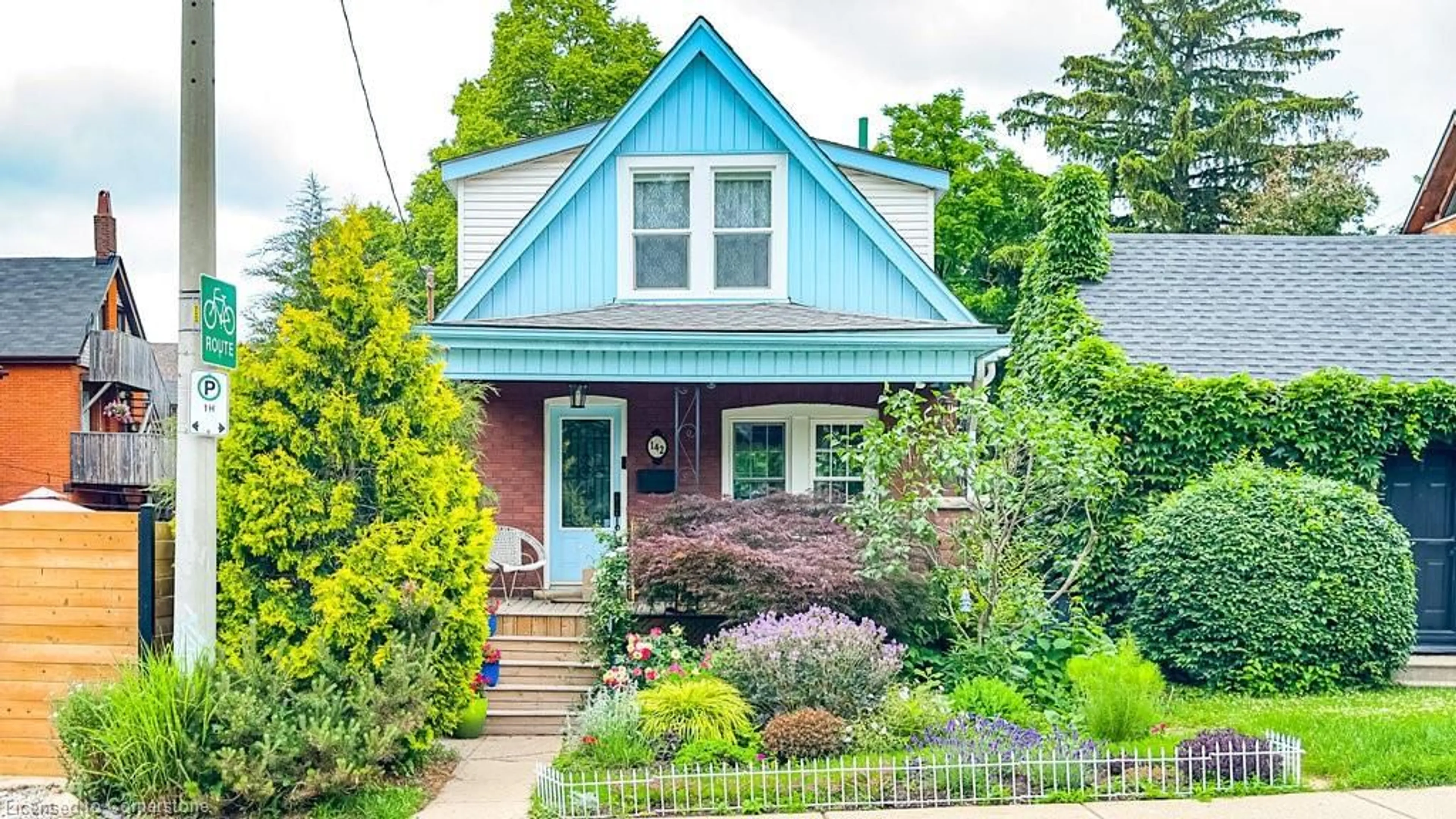 Home with brick exterior material, street for 142 Pearl St, Hamilton Ontario L8P 3X6