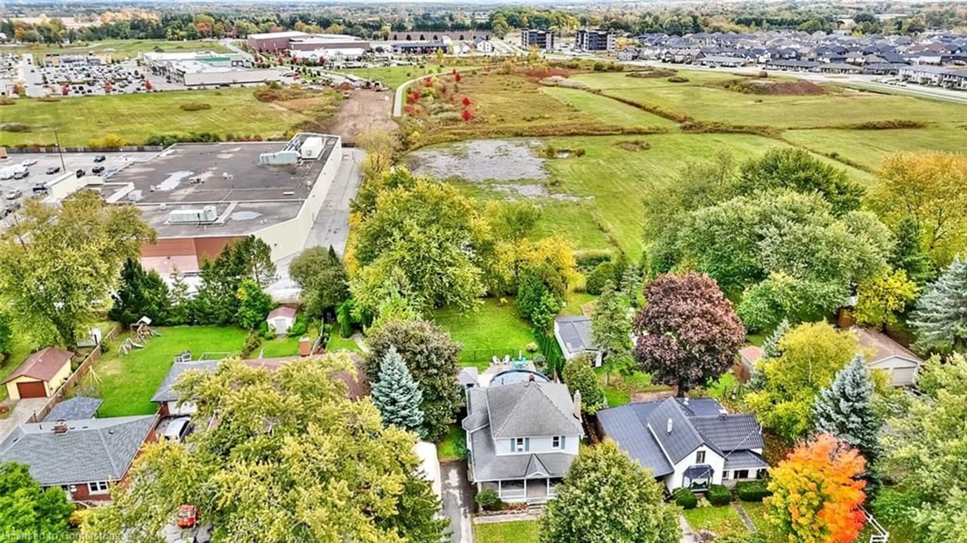 A pic from outside/outdoor area/front of a property/back of a property/a pic from drone, unknown for 1435 Station St, Fonthill Ontario L0S 1E0