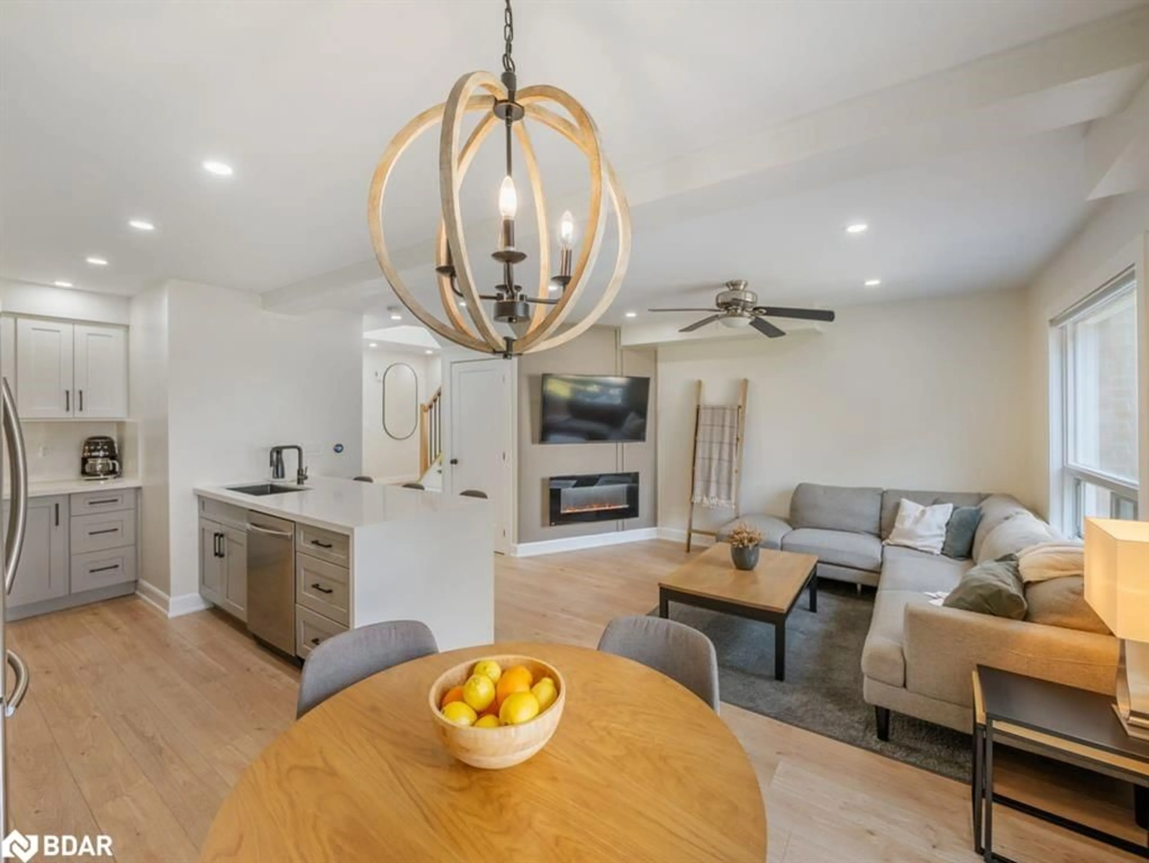 Open concept kitchen, wood/laminate floor for 1204 Hill St, Innisfil Ontario L9S 1X8