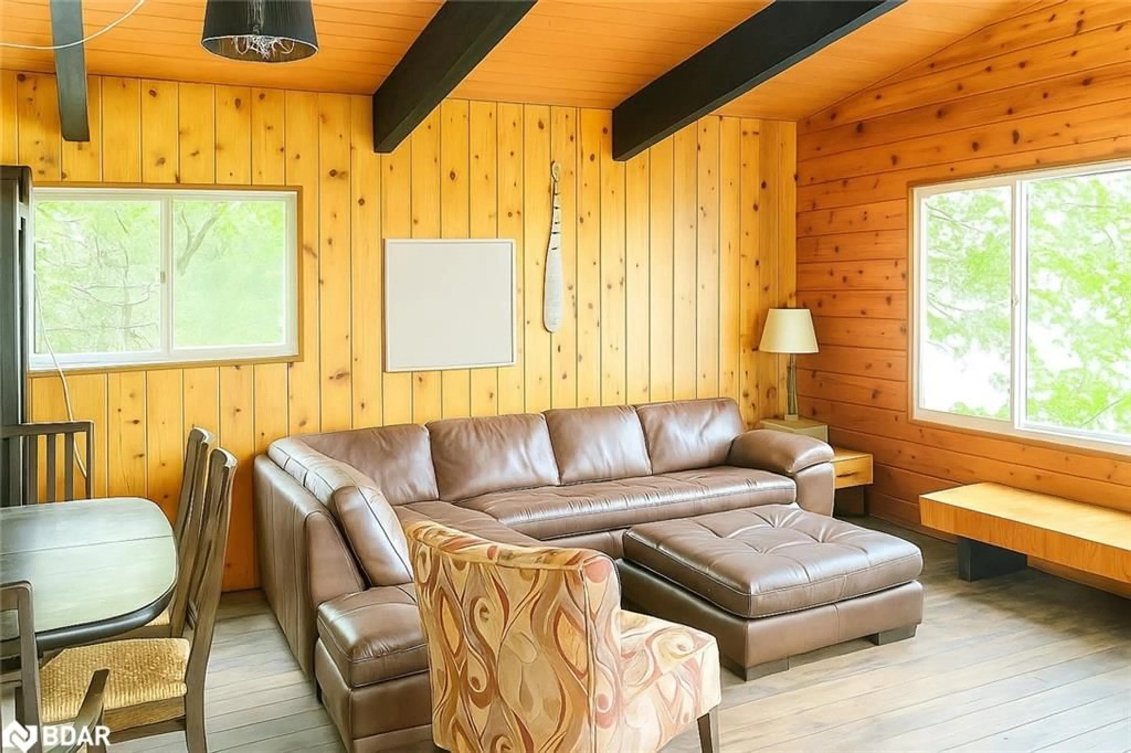 Living room with furniture, wood/laminate floor for 1267 Horseshoe Island Island, Orillia Ontario L3V 6H3