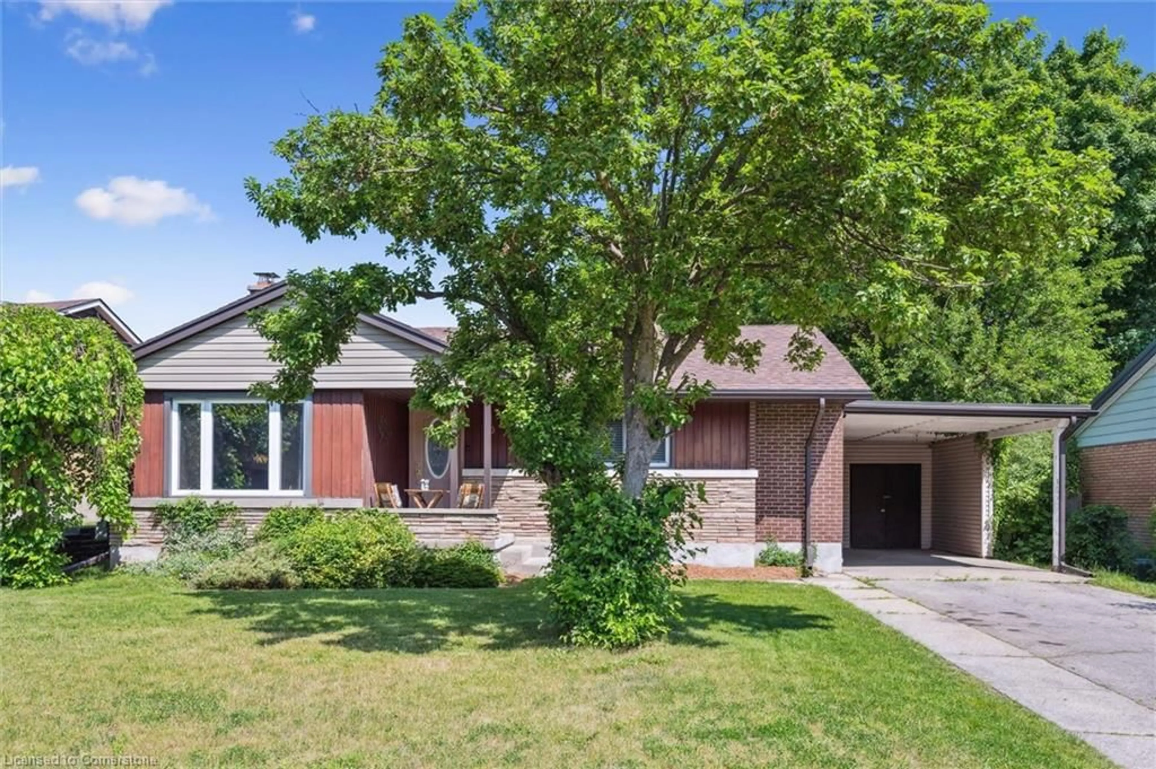 Home with brick exterior material, street for 20 Lyndhurst Dr, Kitchener Ontario N2B 1B5